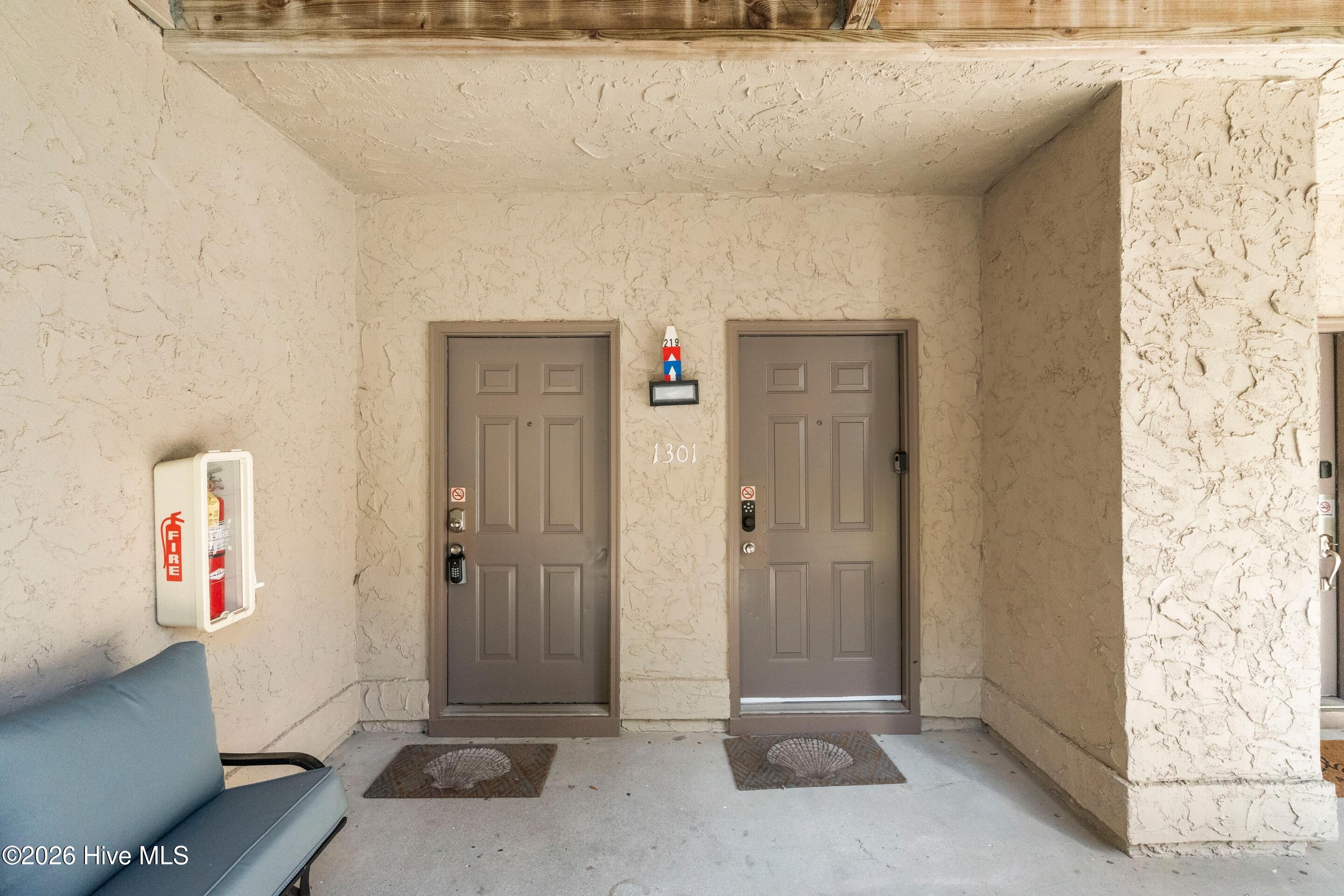 100548486 | Photo 12