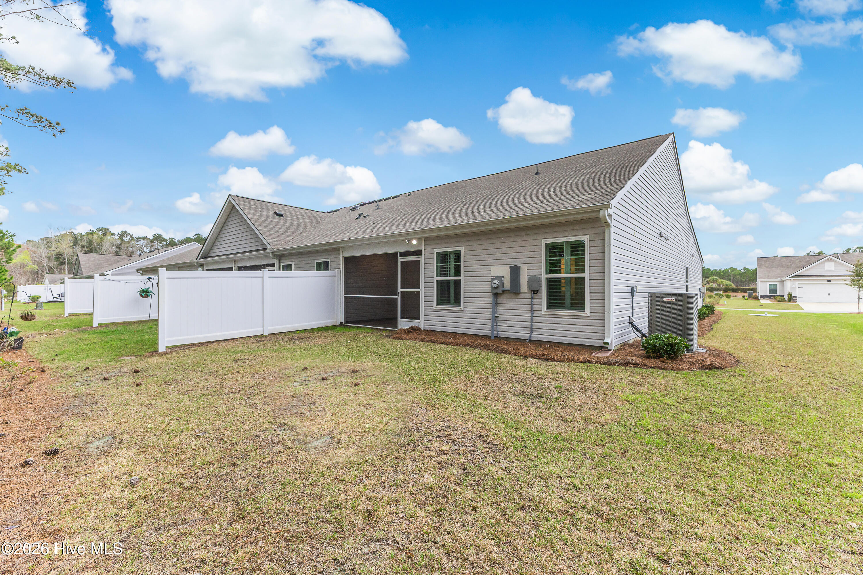 100561168 | Photo 28