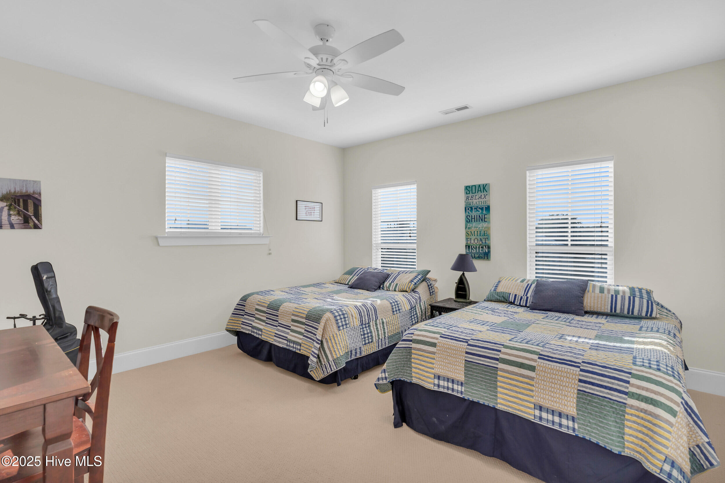 100530363 | Photo 19