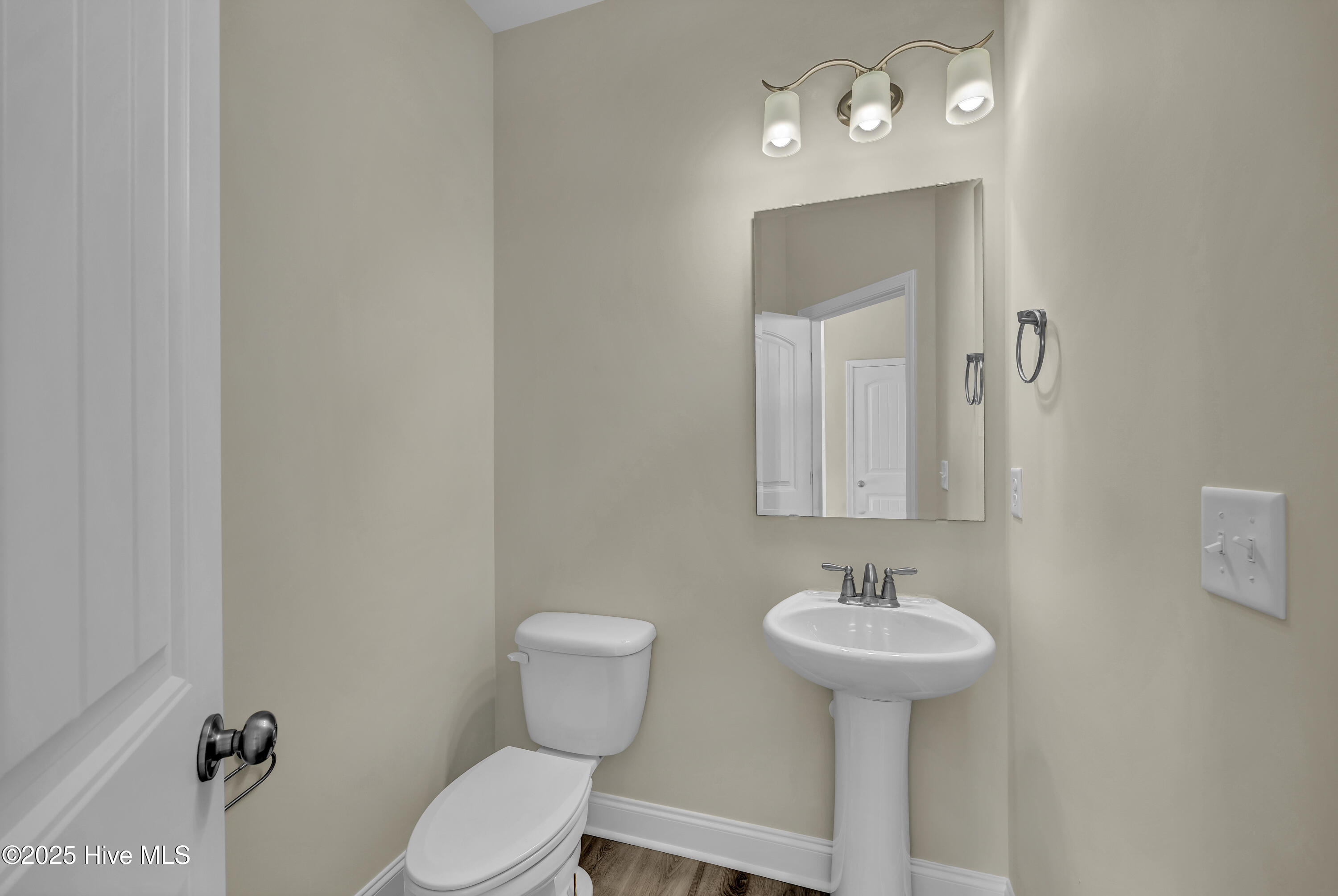 100542048 | Photo 15