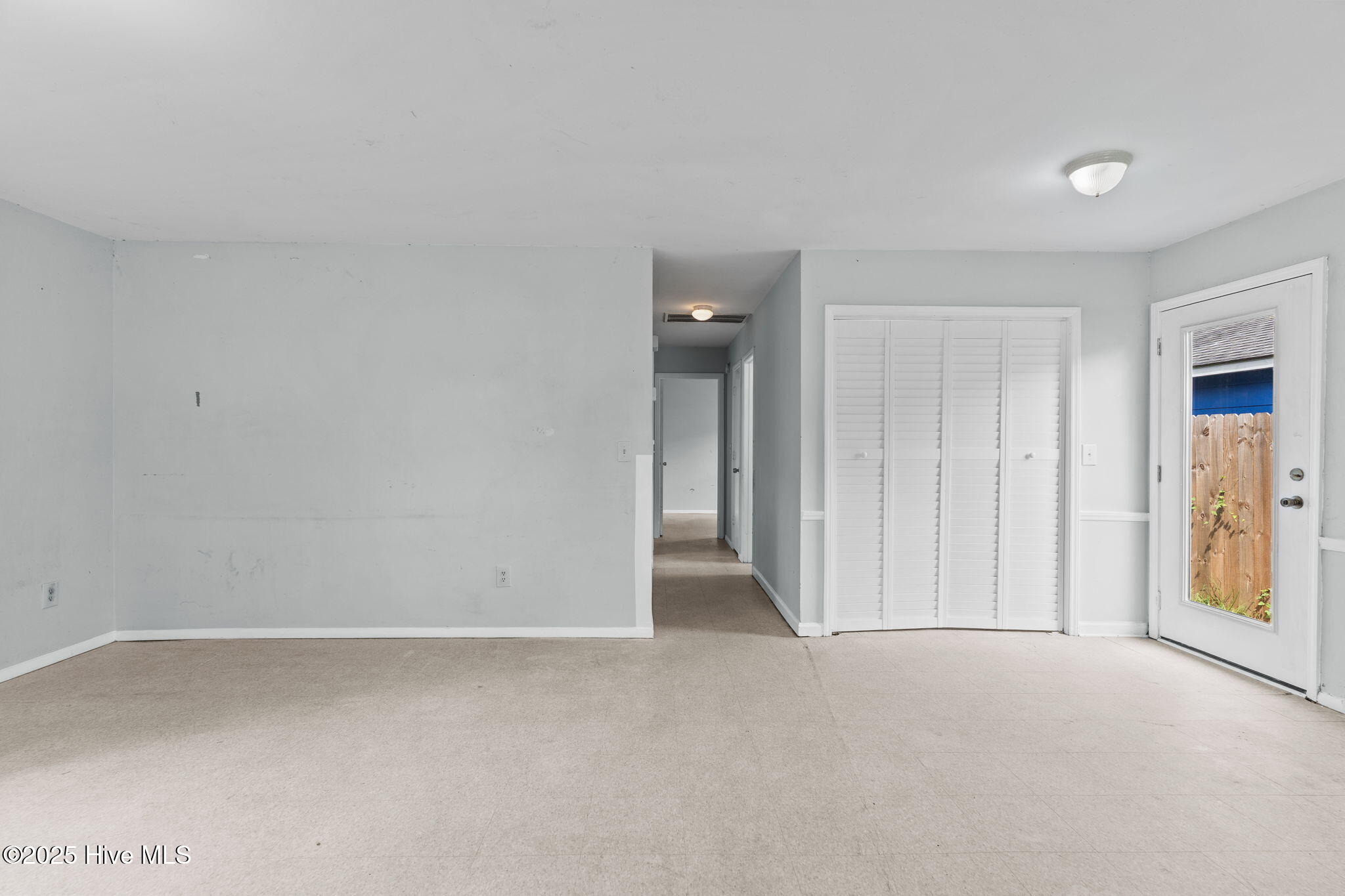 100528718 | Photo 16