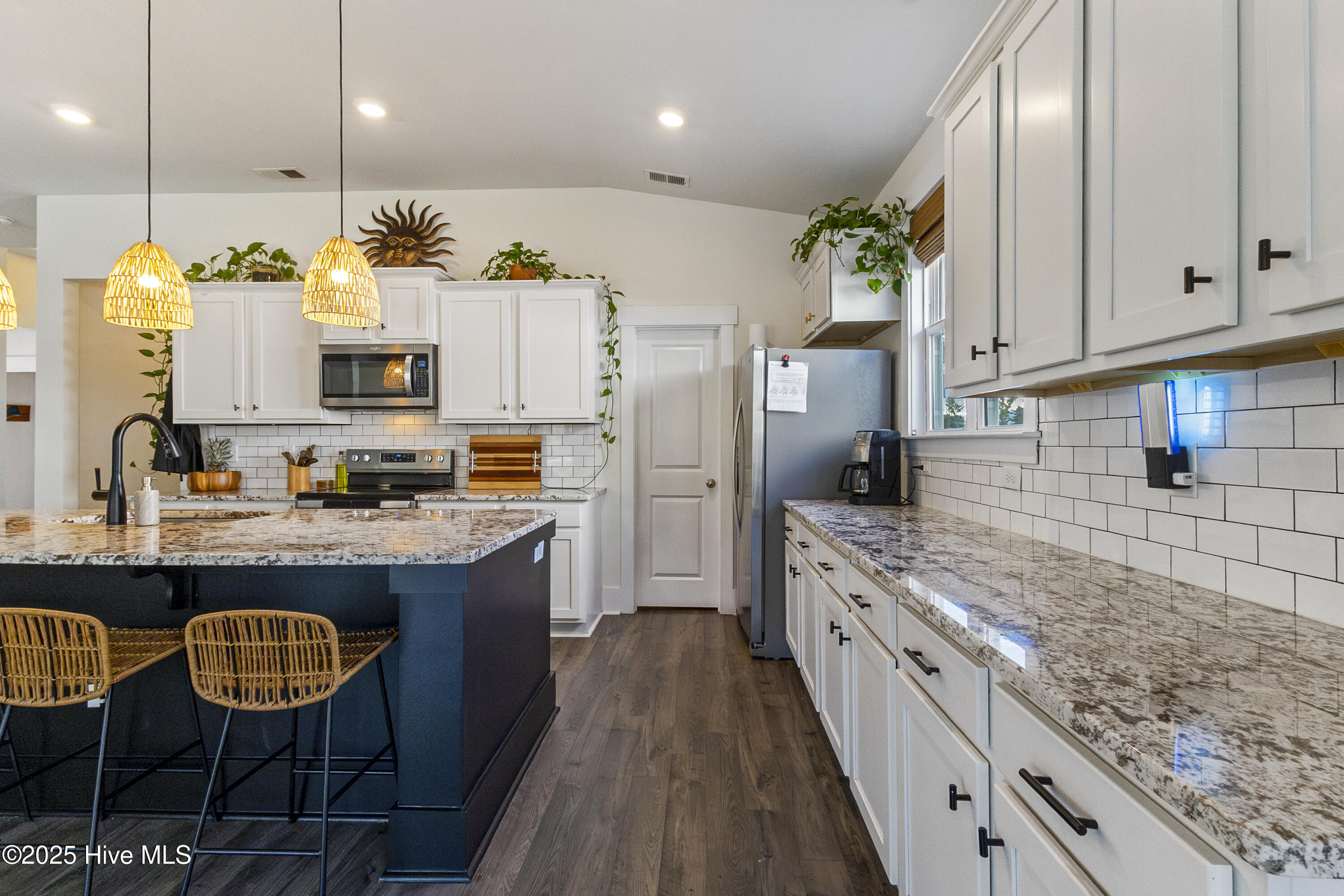 100545579 | Photo 15