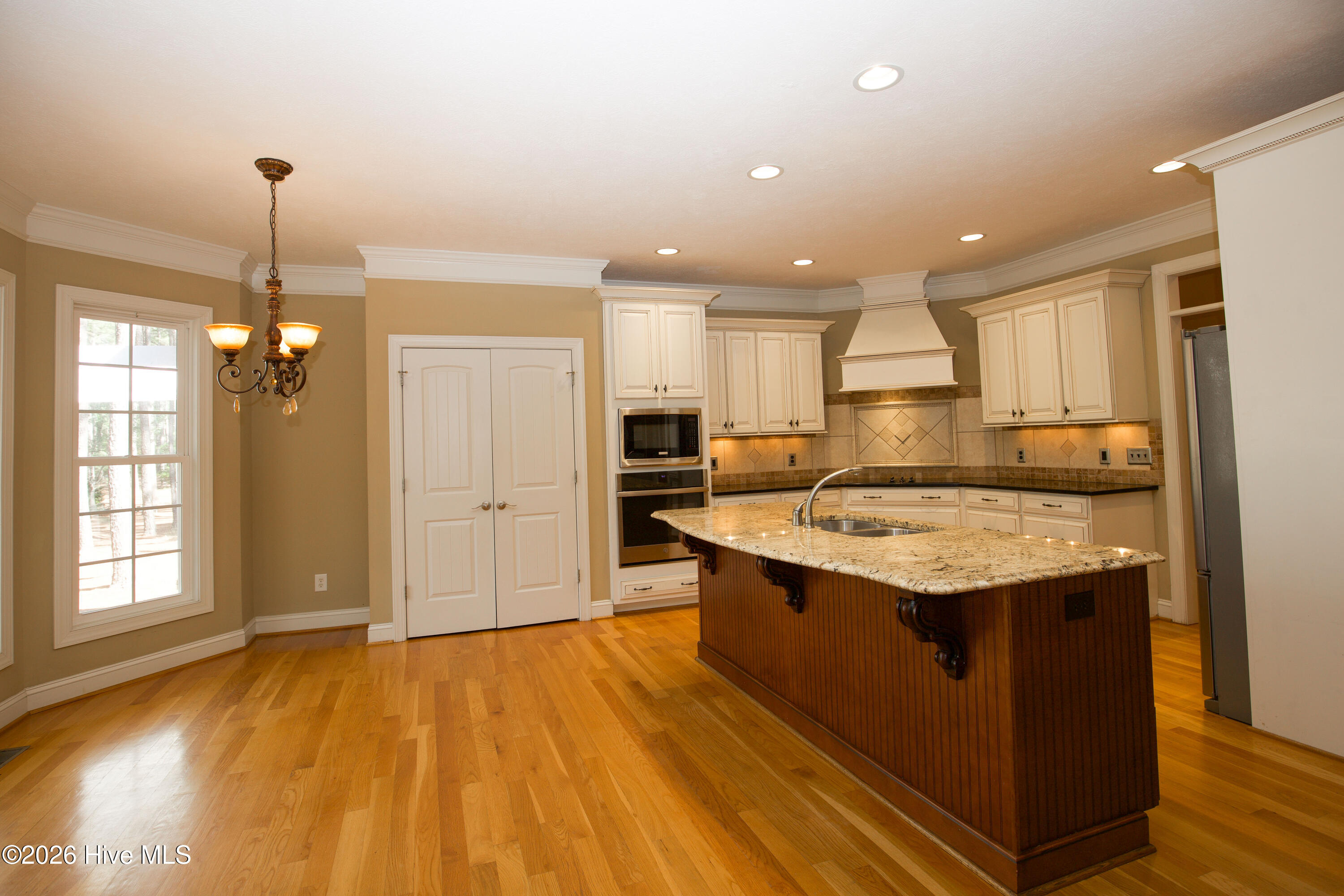 16 Montrose Ct-31