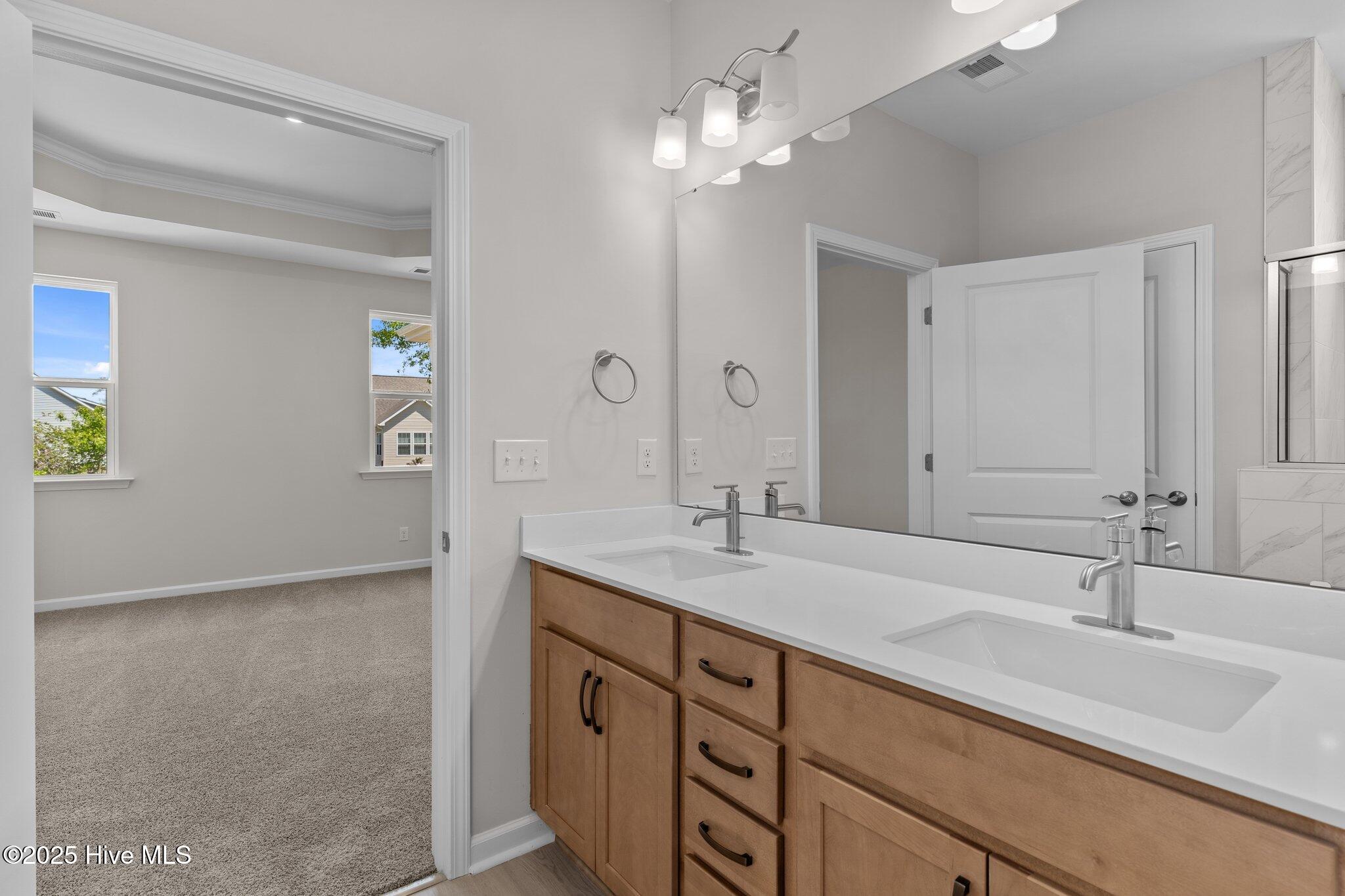 100487800 | Photo 11