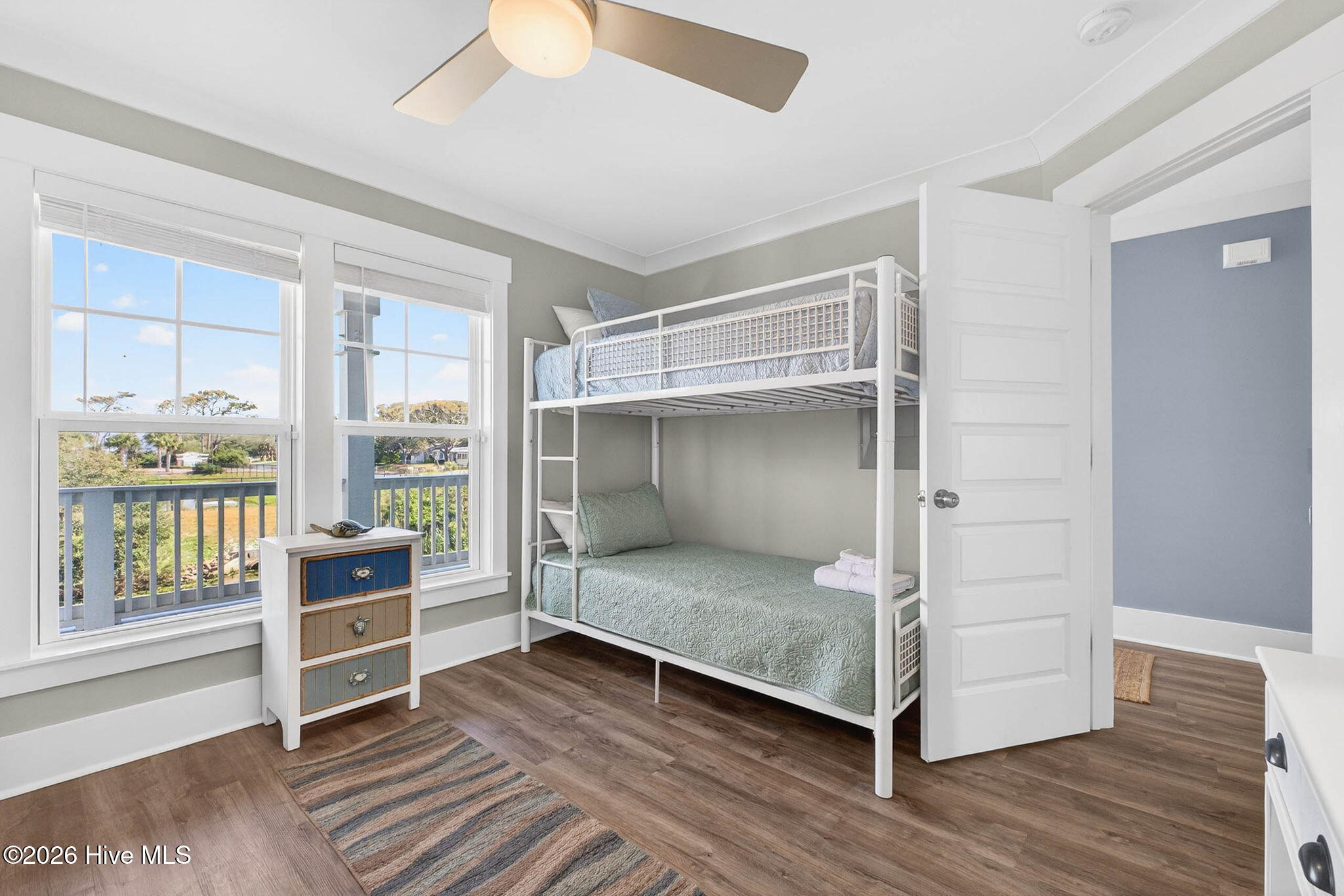 100565518 | Photo 23