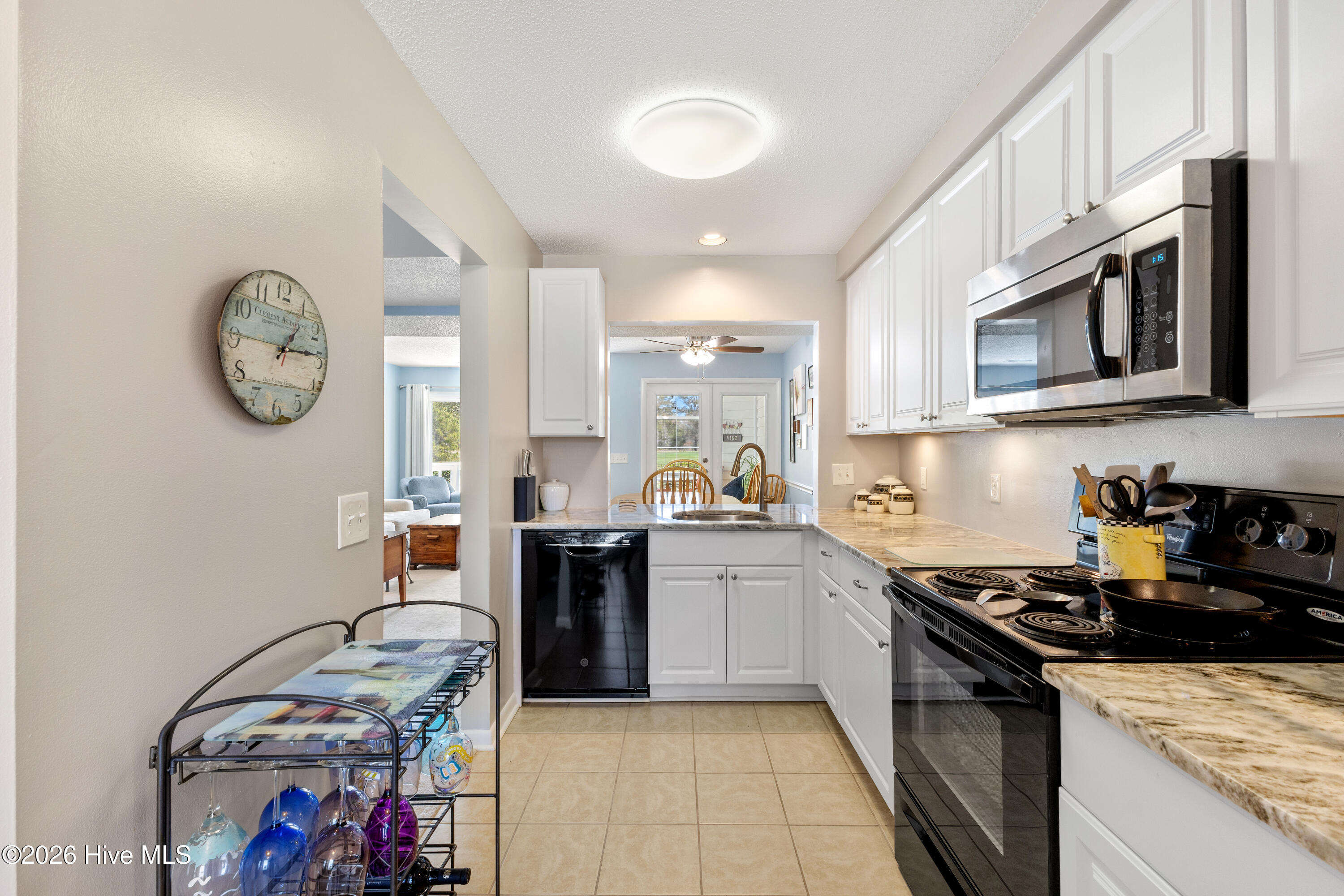 100562727 | Photo 12