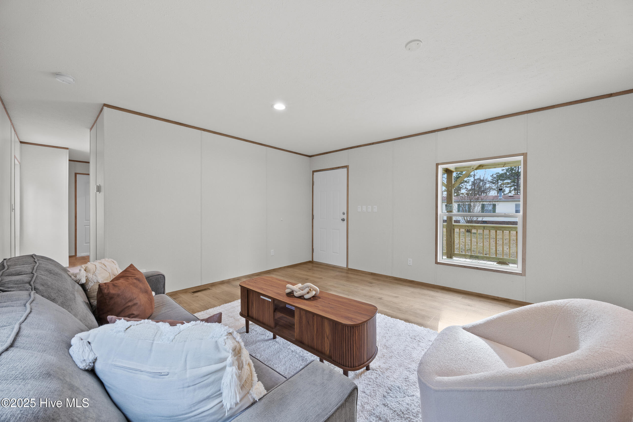 100546833 | Photo 11