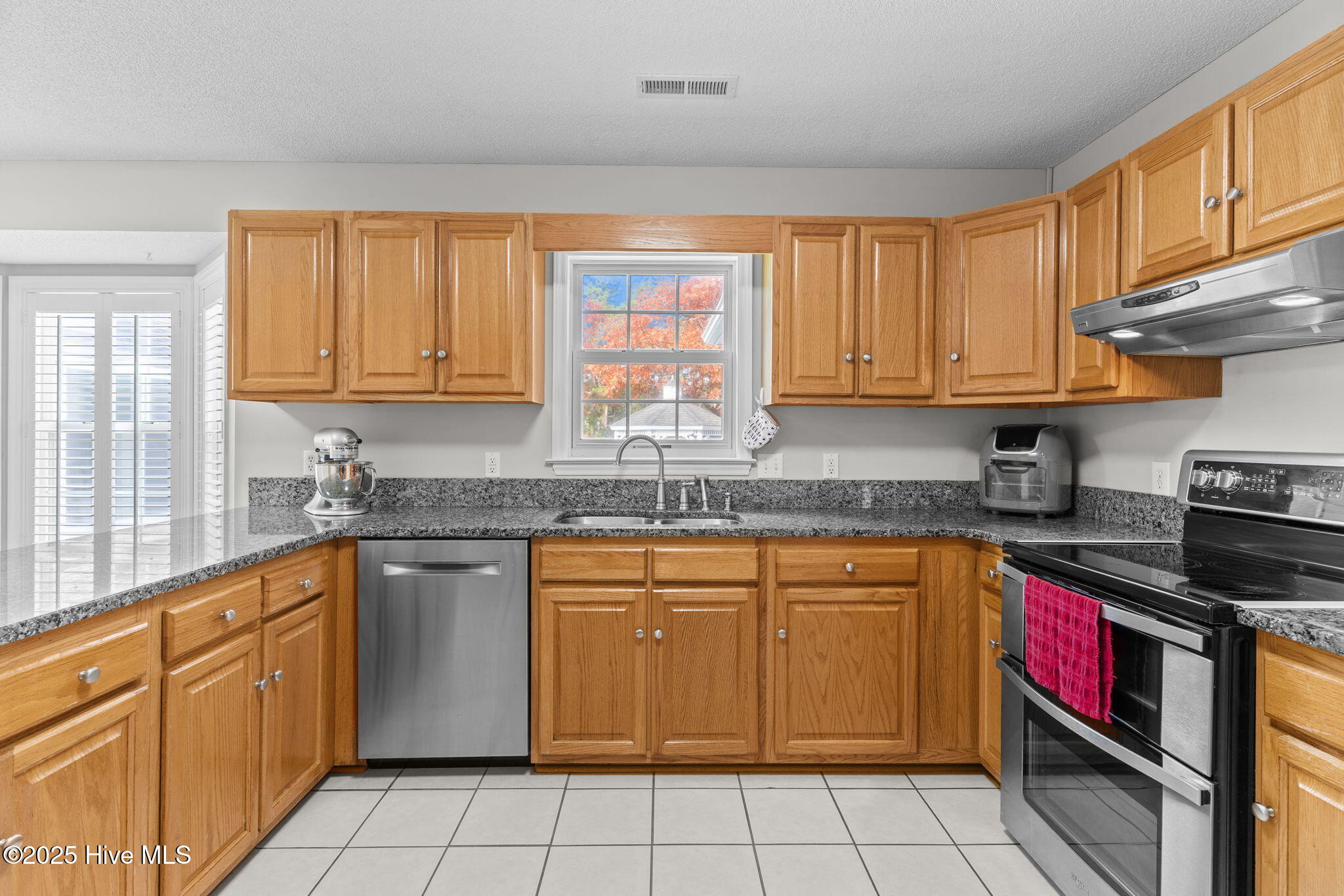 100543111 | Photo 14