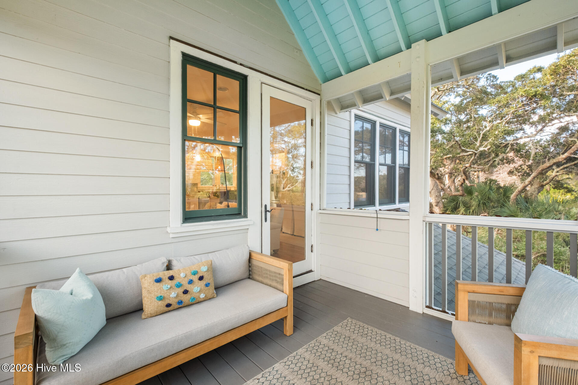 100560267 | Photo 23