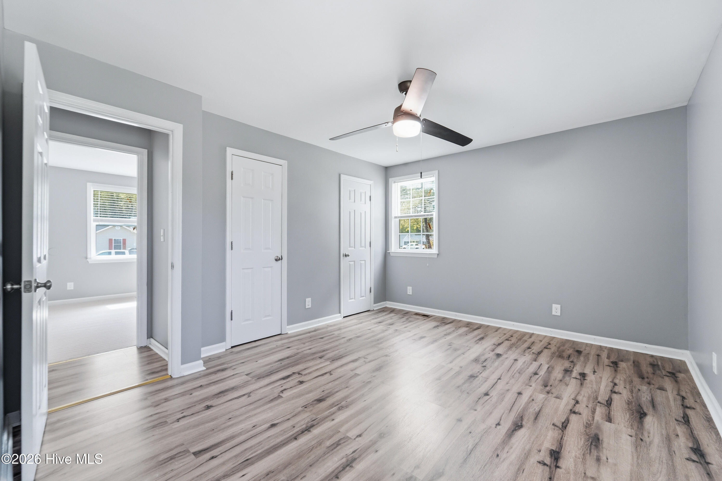 100563801 | Photo 33