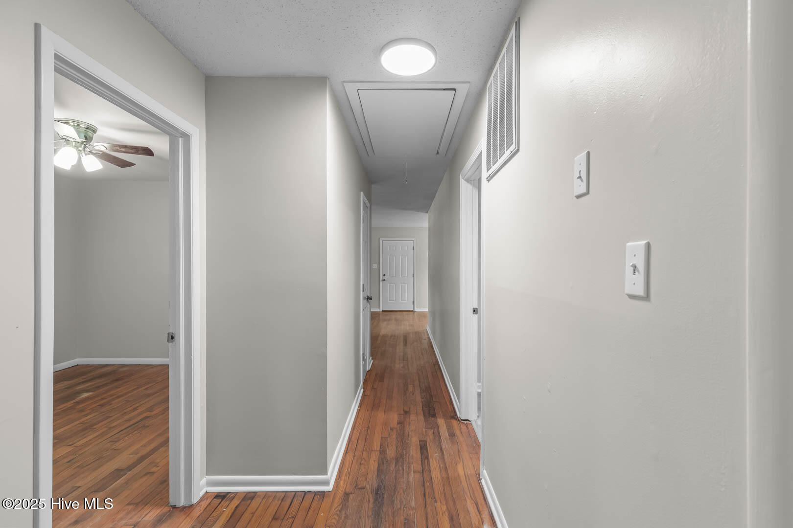 100526700 | Photo 21