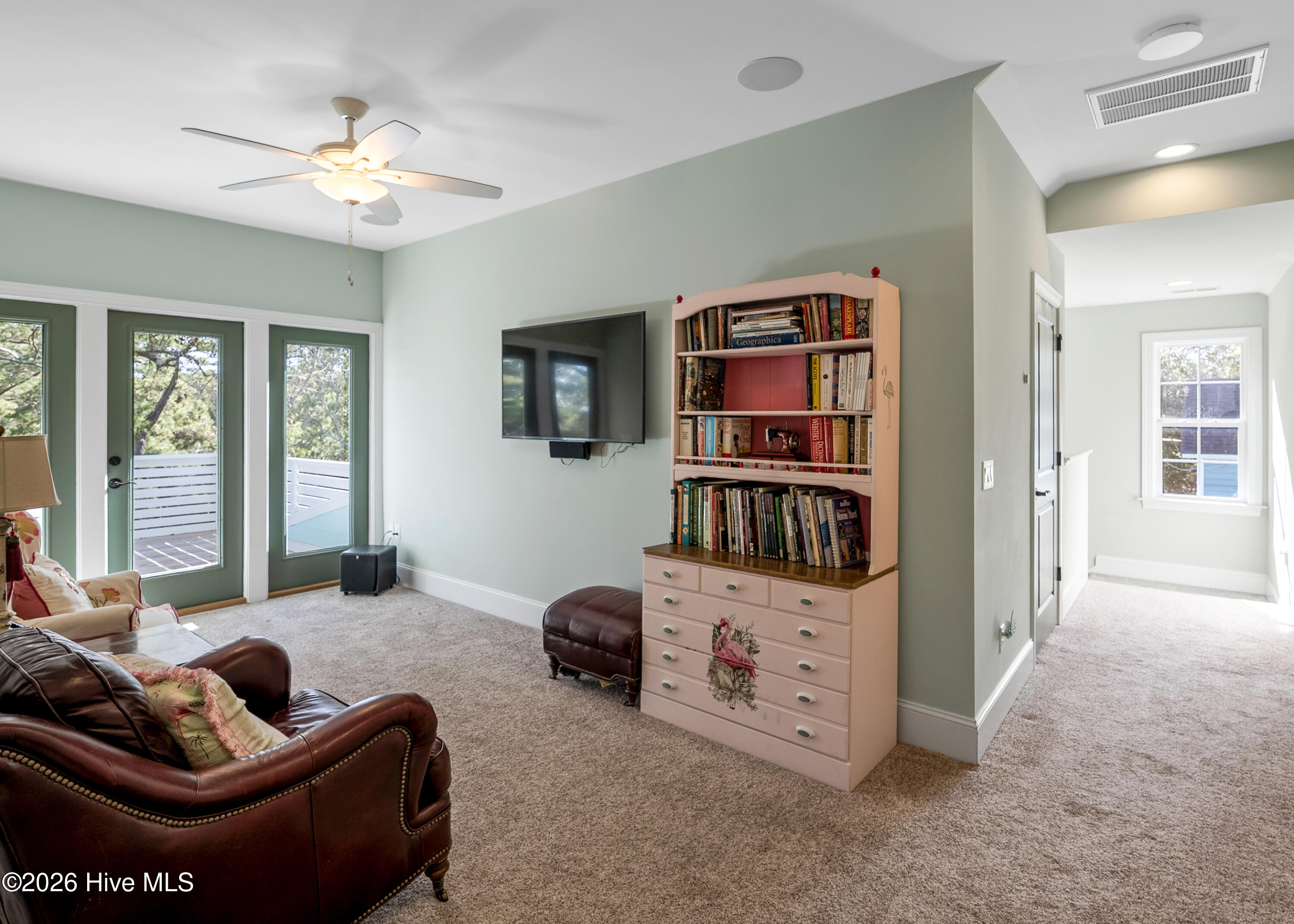 100550882 | Photo 43