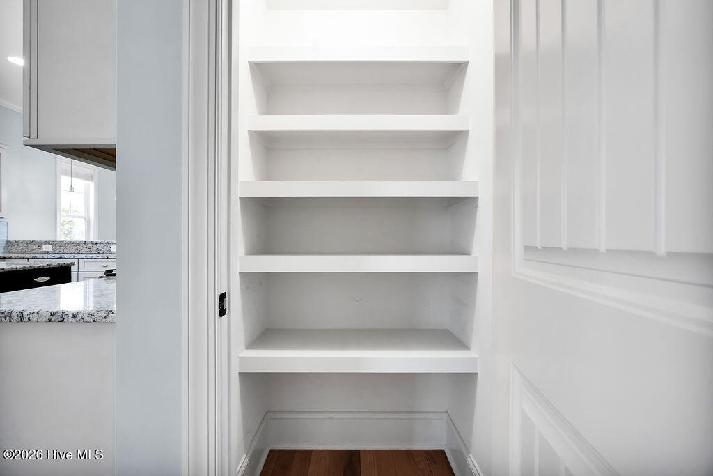 100566993 | Photo 24