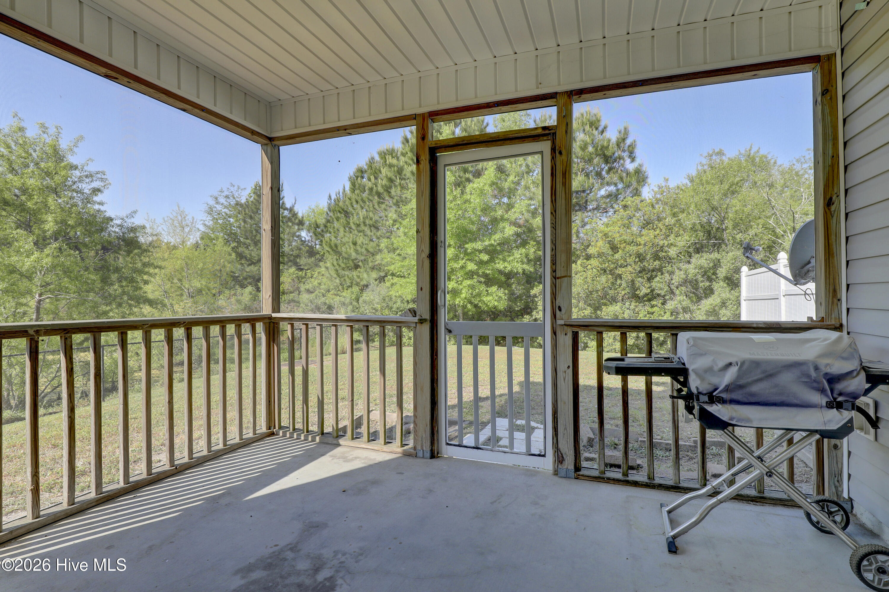 100570174 | Photo 19