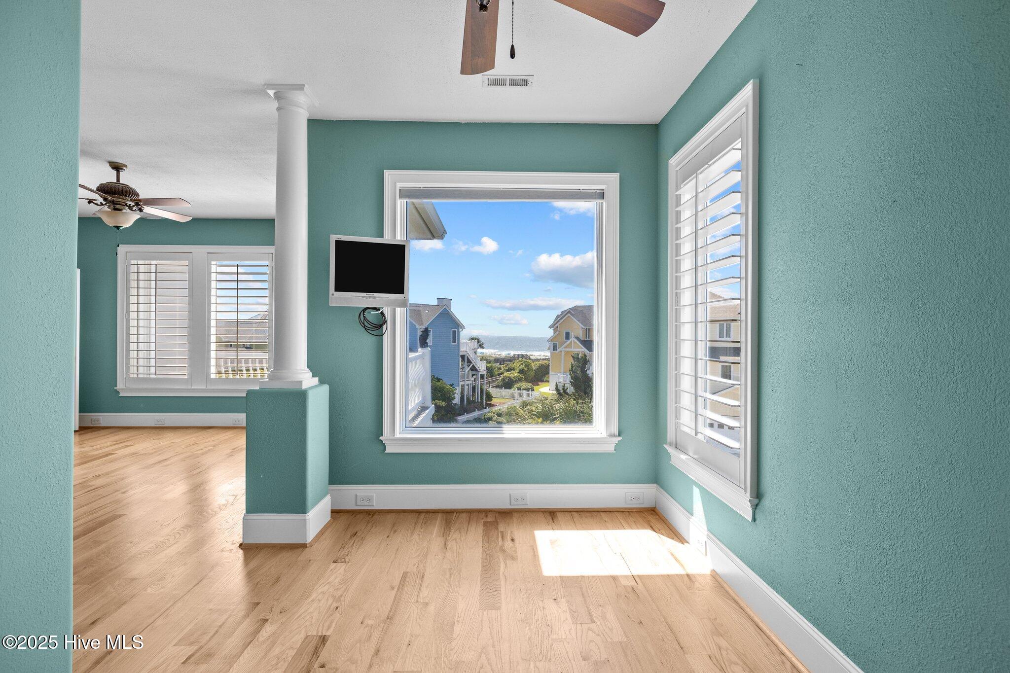 100476259 | Photo 26