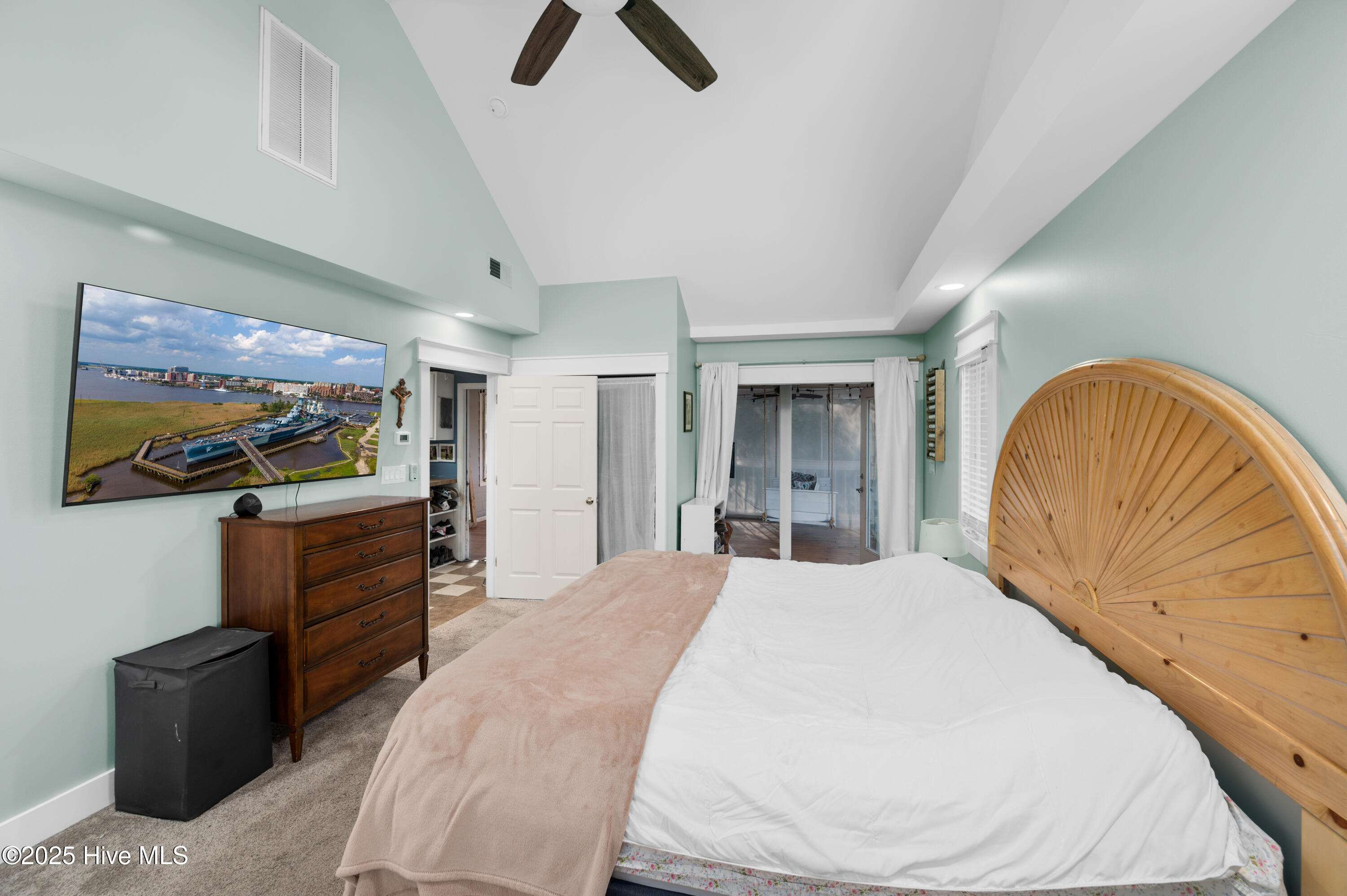 100542345 | Photo 18