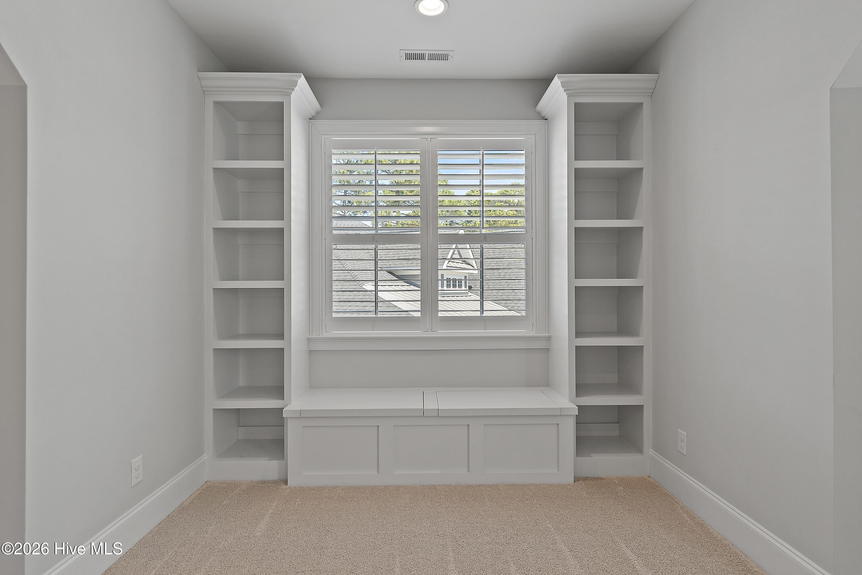 100564386 | Photo 49