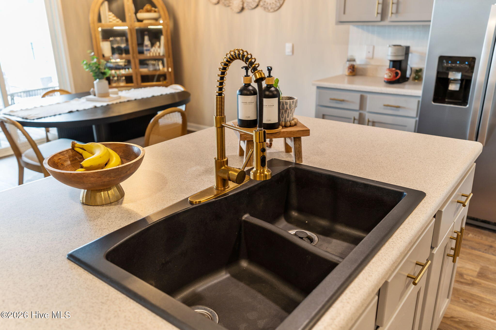 100558929 | Photo 15