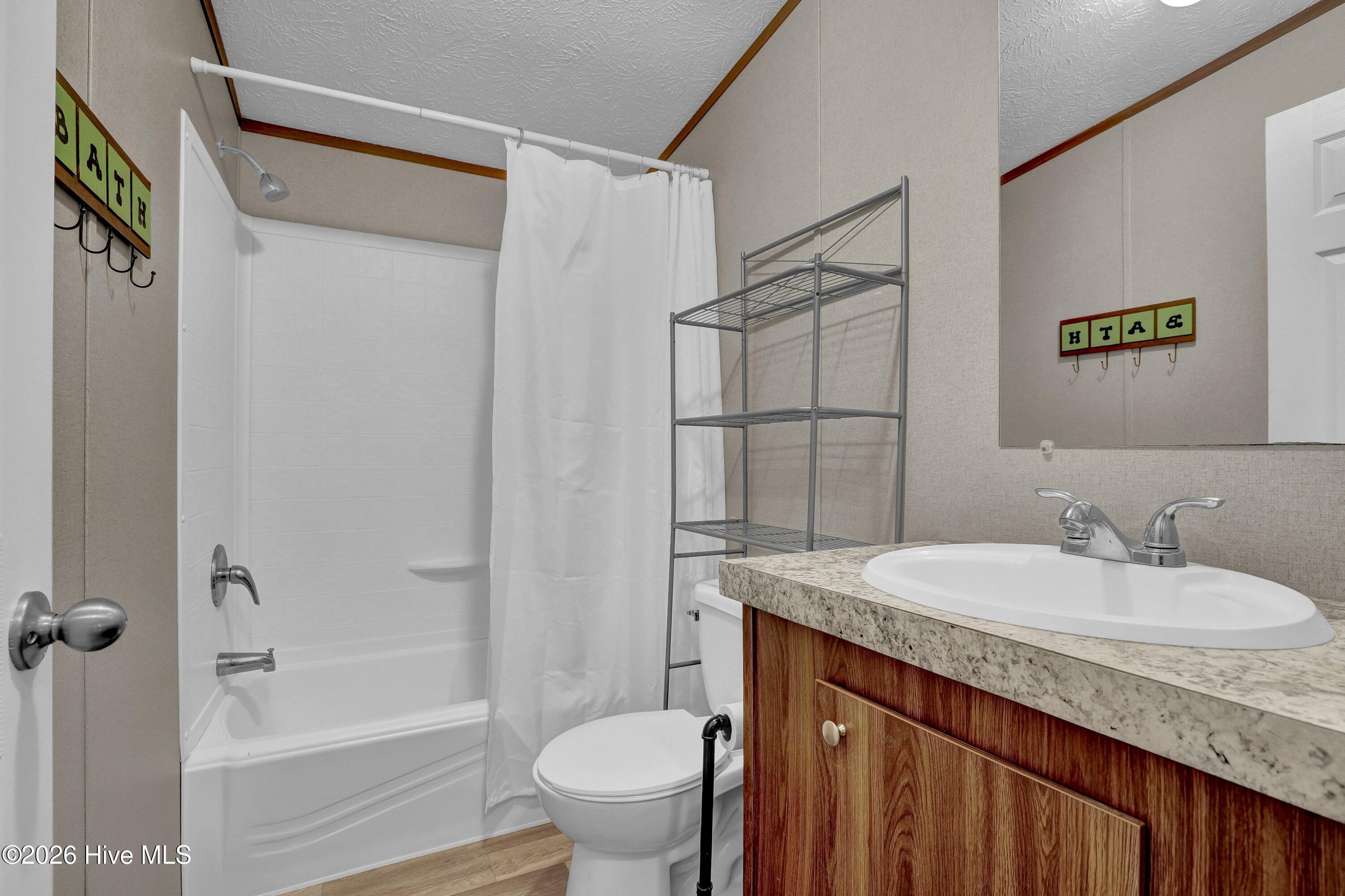 100570653 | Photo 22