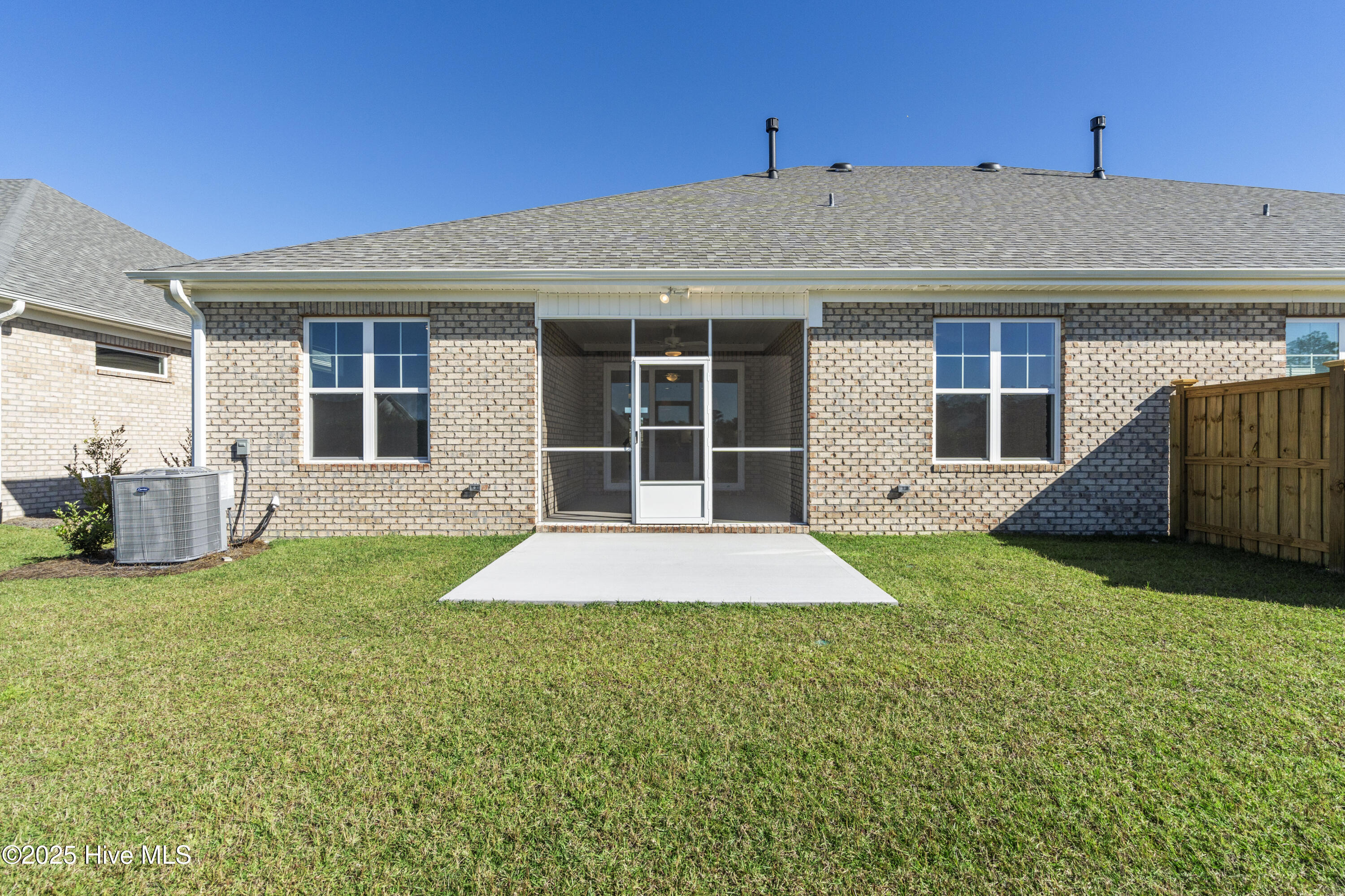 100522089 | Photo 38