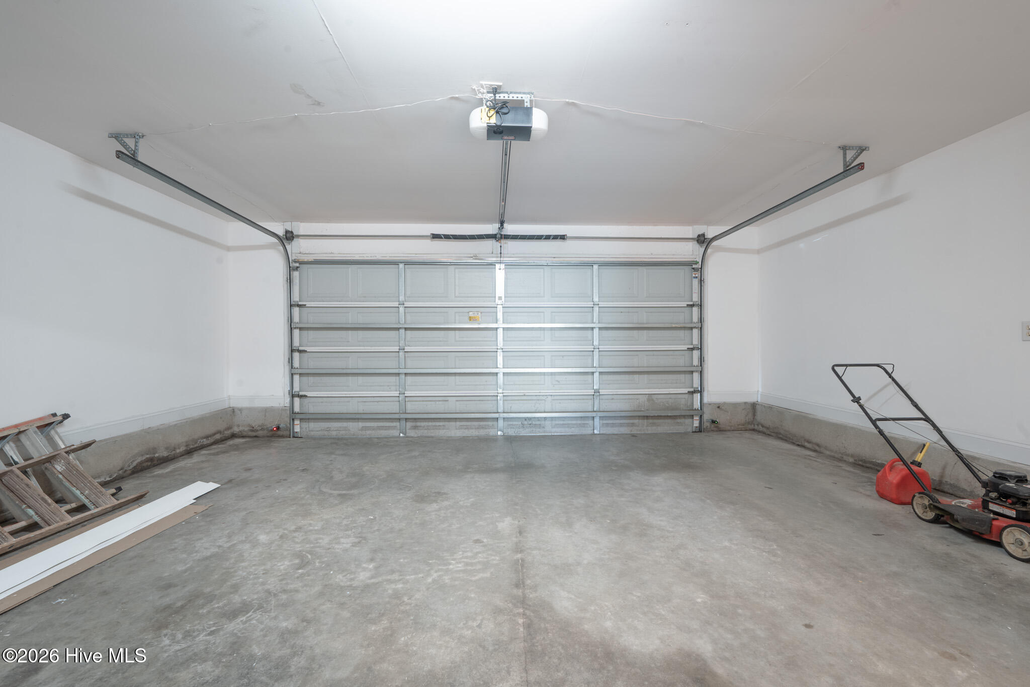 100567911 | Photo 21