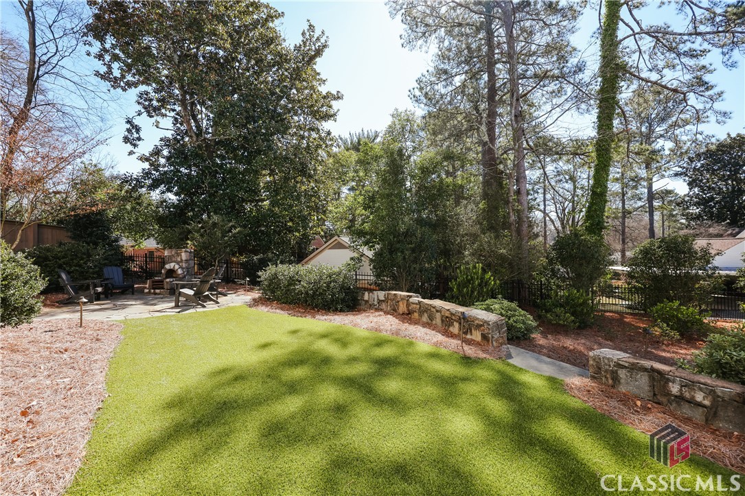 577 Cloverhurst Avenue W