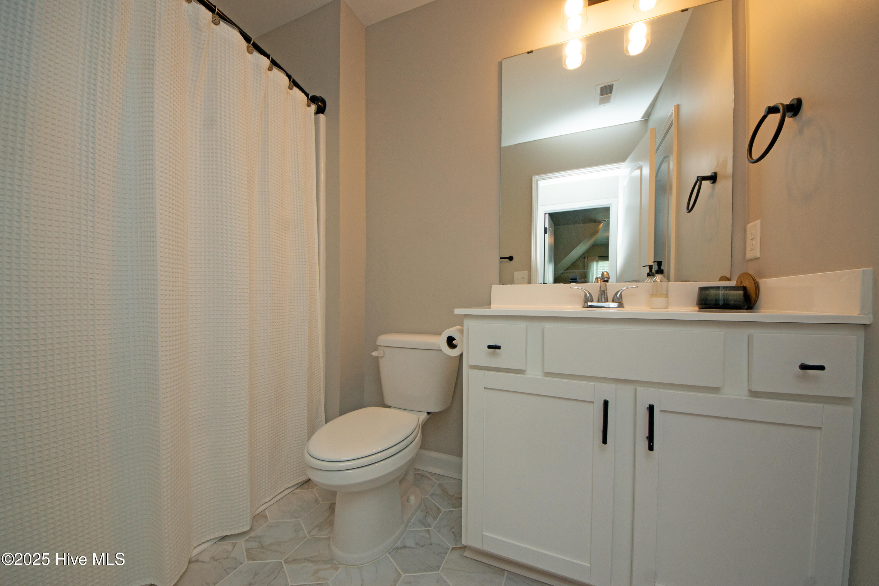 100539129 | Photo 41