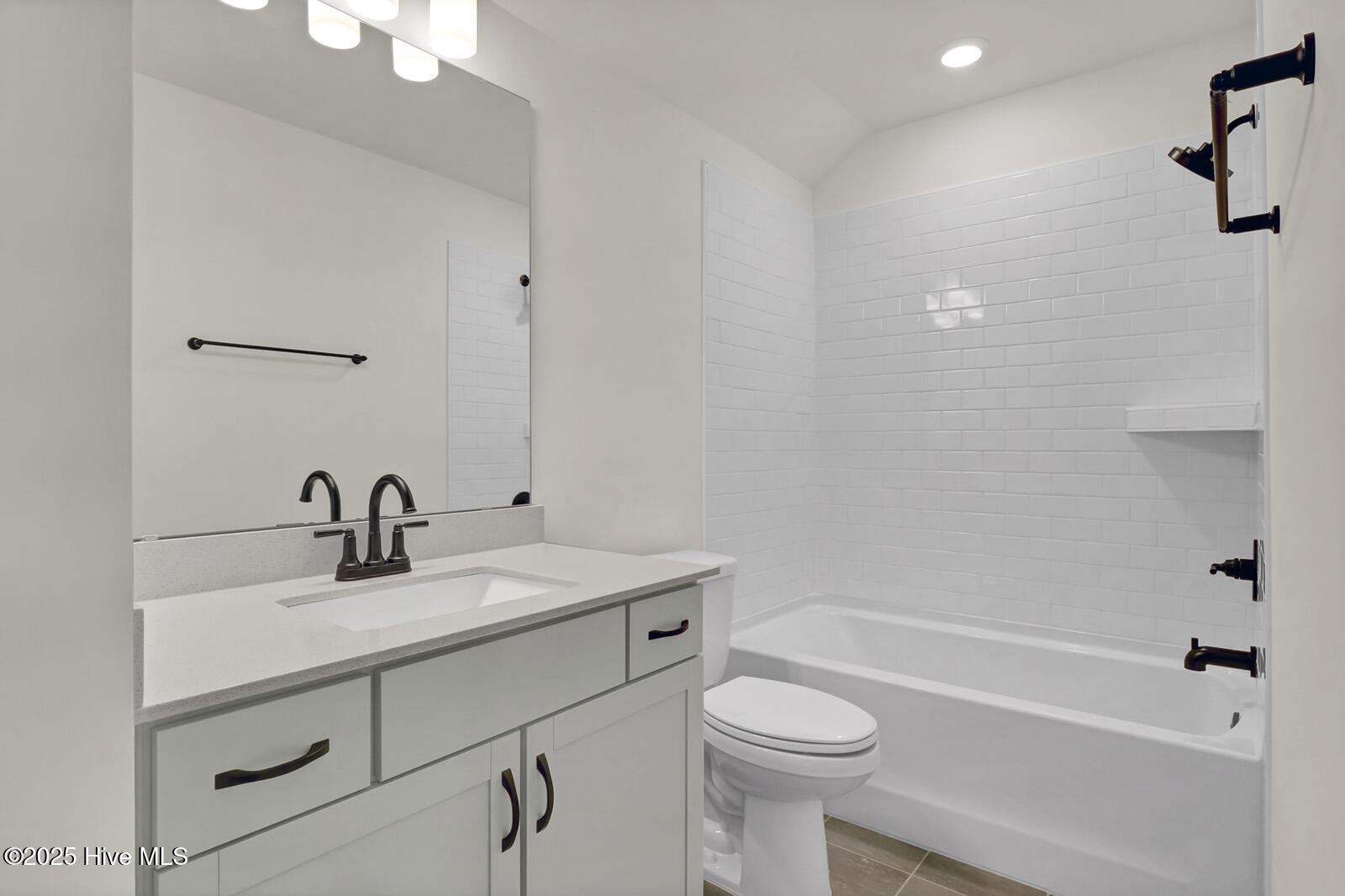 100515085 | Photo 29