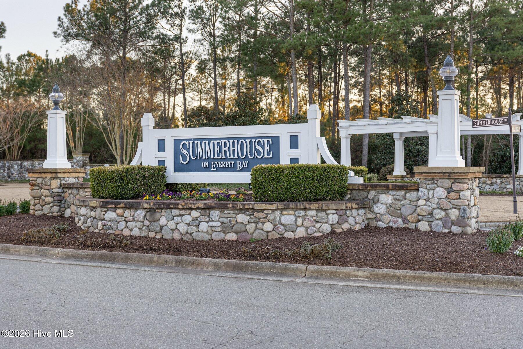 100558879 | Photo 82