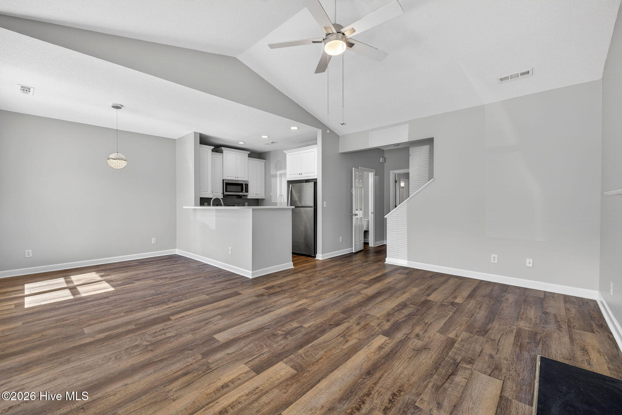 100562052 | Photo 13