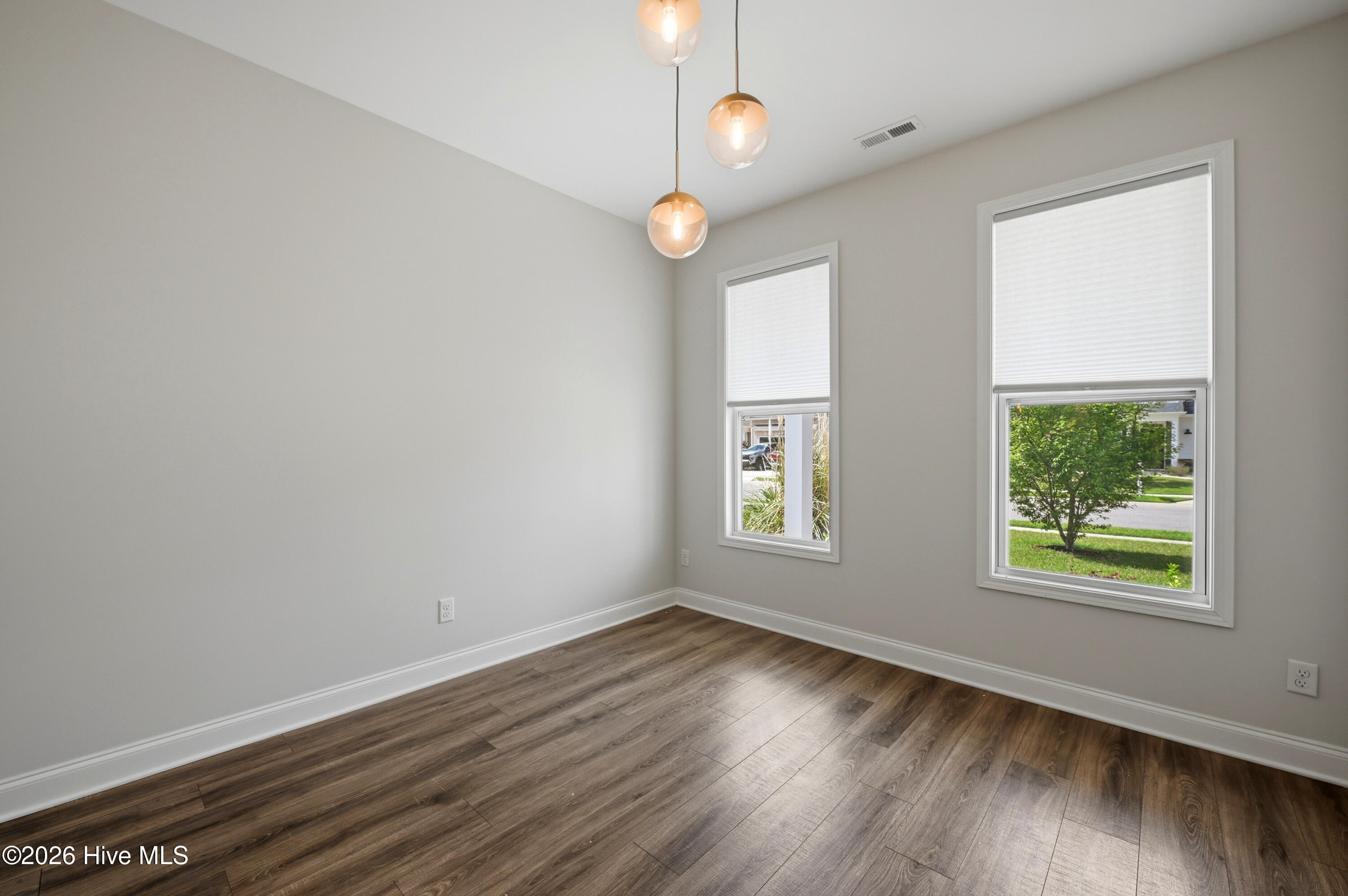 100563104 | Photo 13