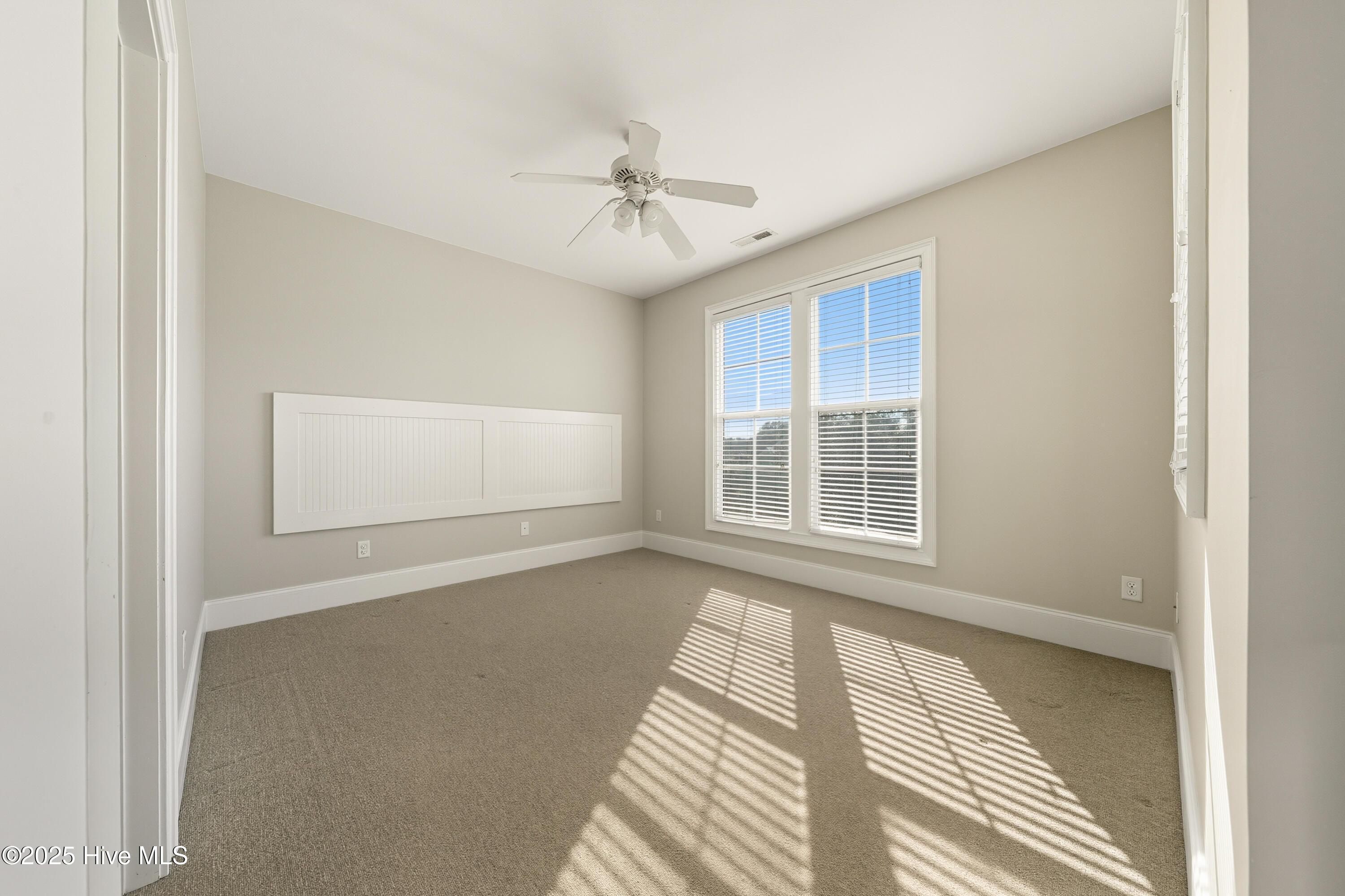 100527237 | Photo 33