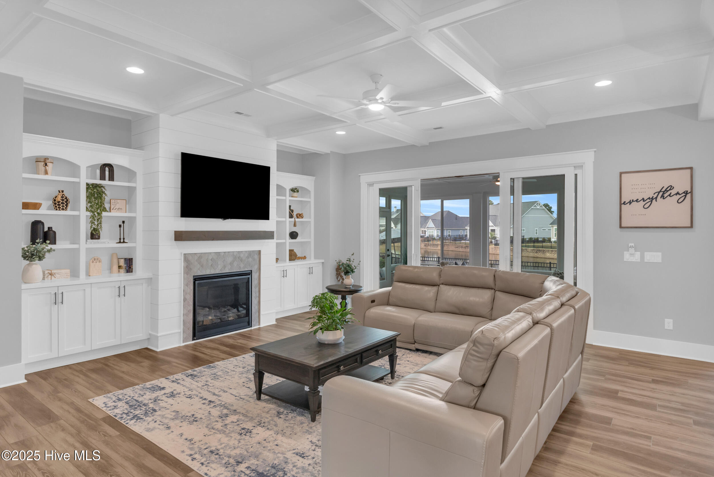 100543142 | Photo 10