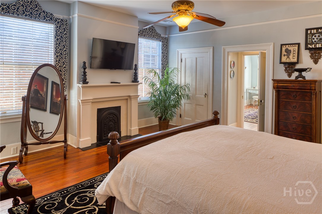 14 E Taylor Street, Savannah, GA, 31401