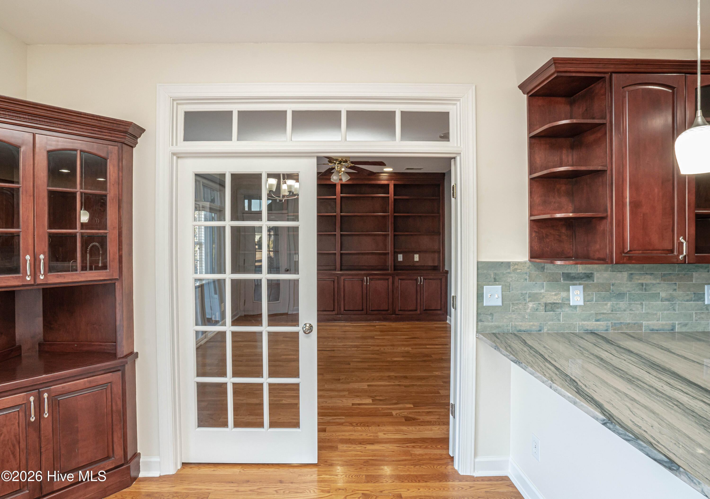 100553430 | Photo 34