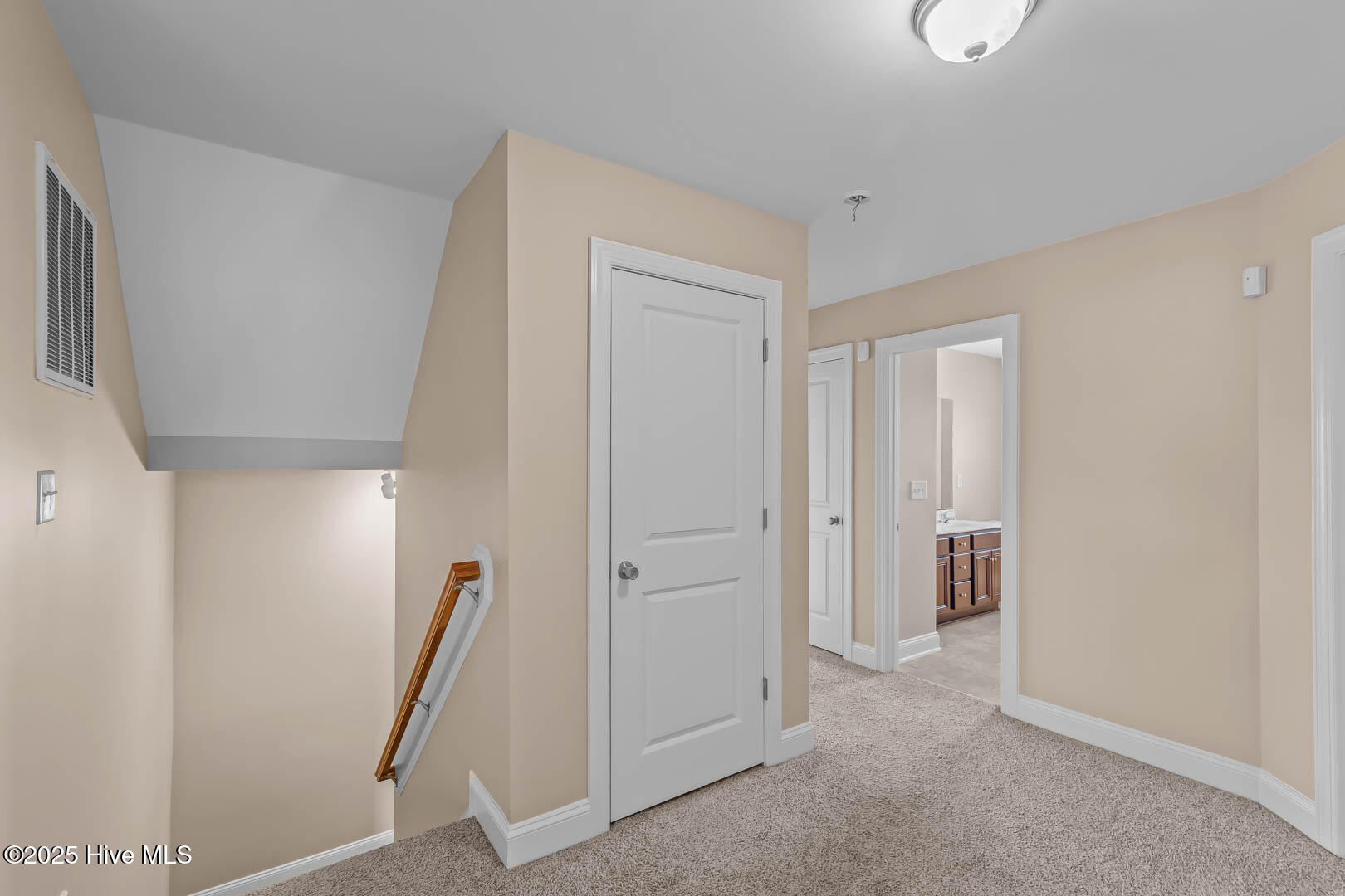 100532827 | Photo 37