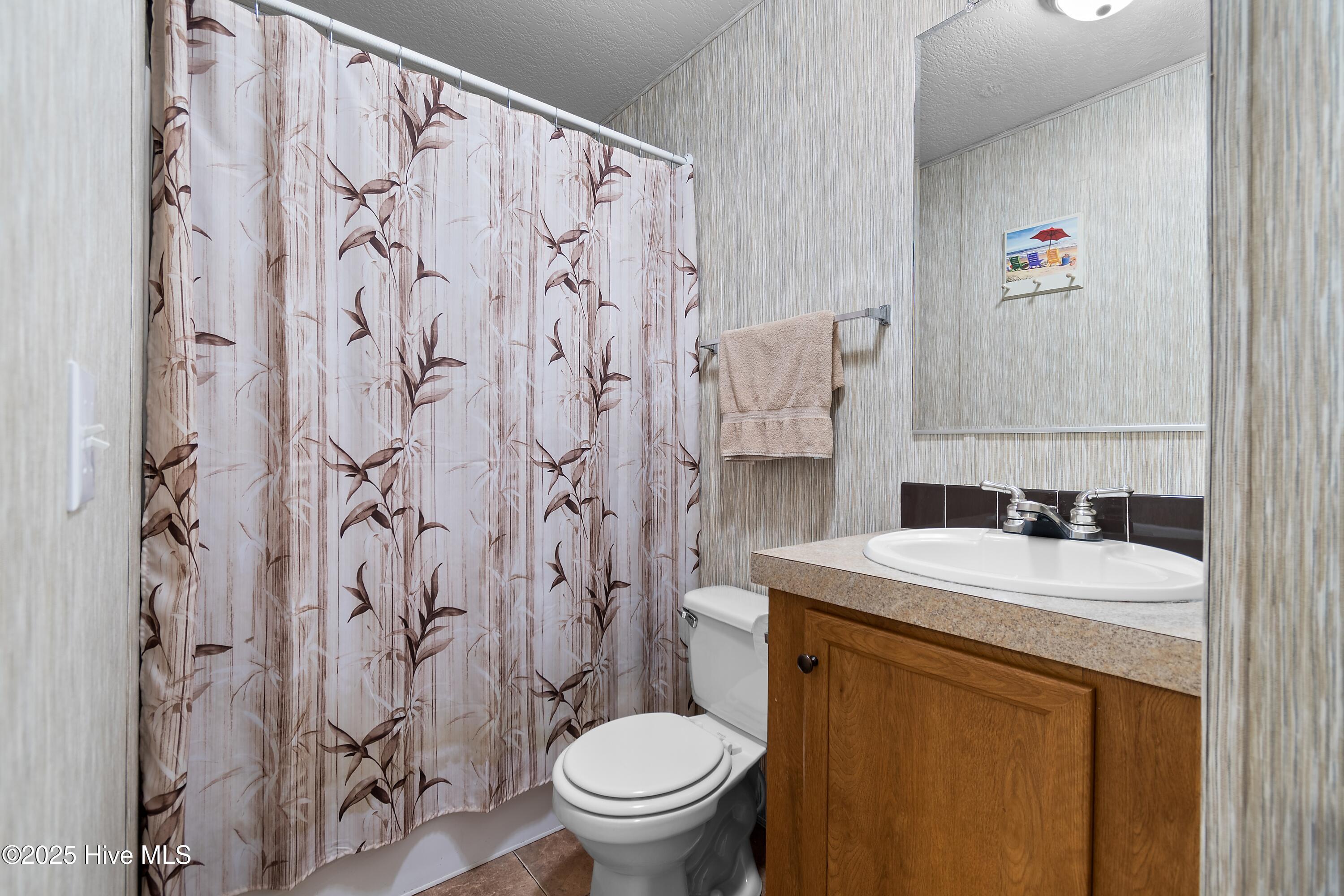 100570016 | Photo 26