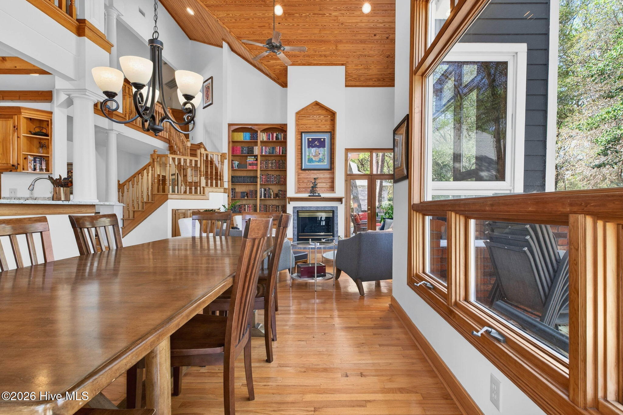 100564885 | Photo 17