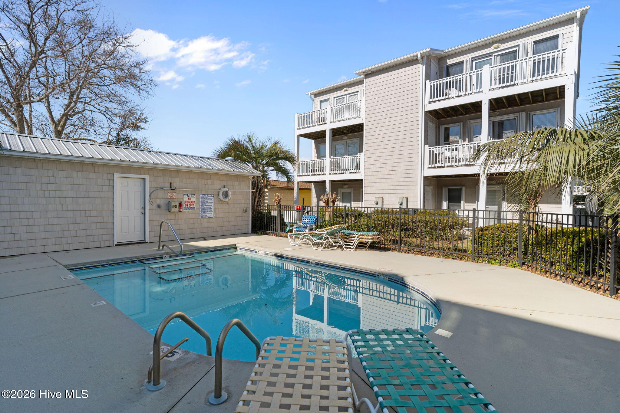 100563044 | Photo 46