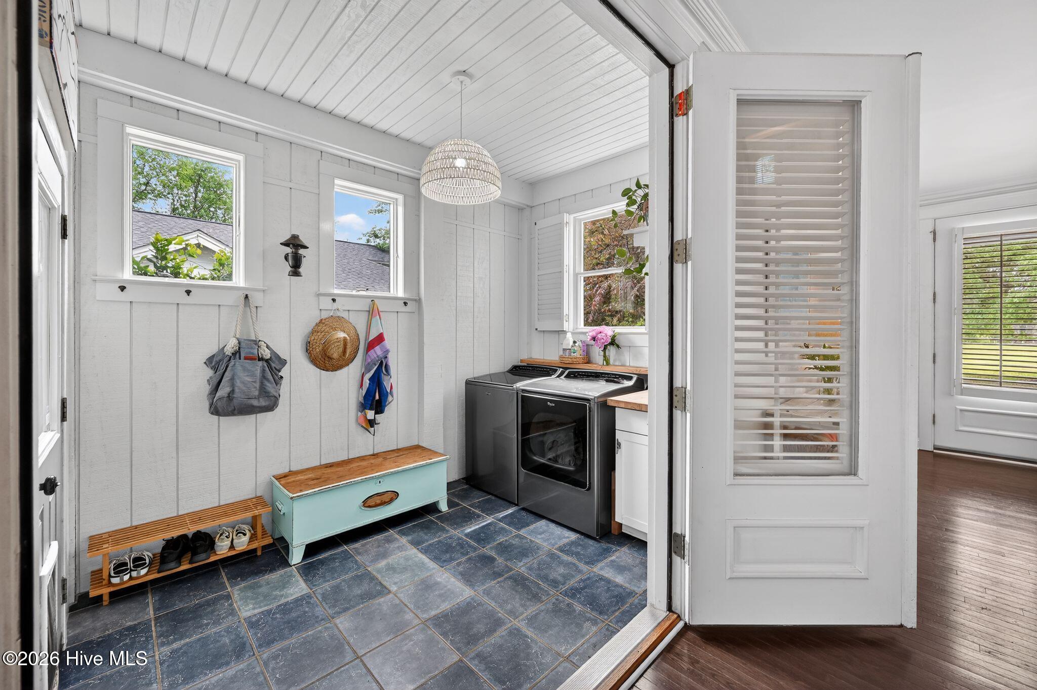 100569921 | Photo 16