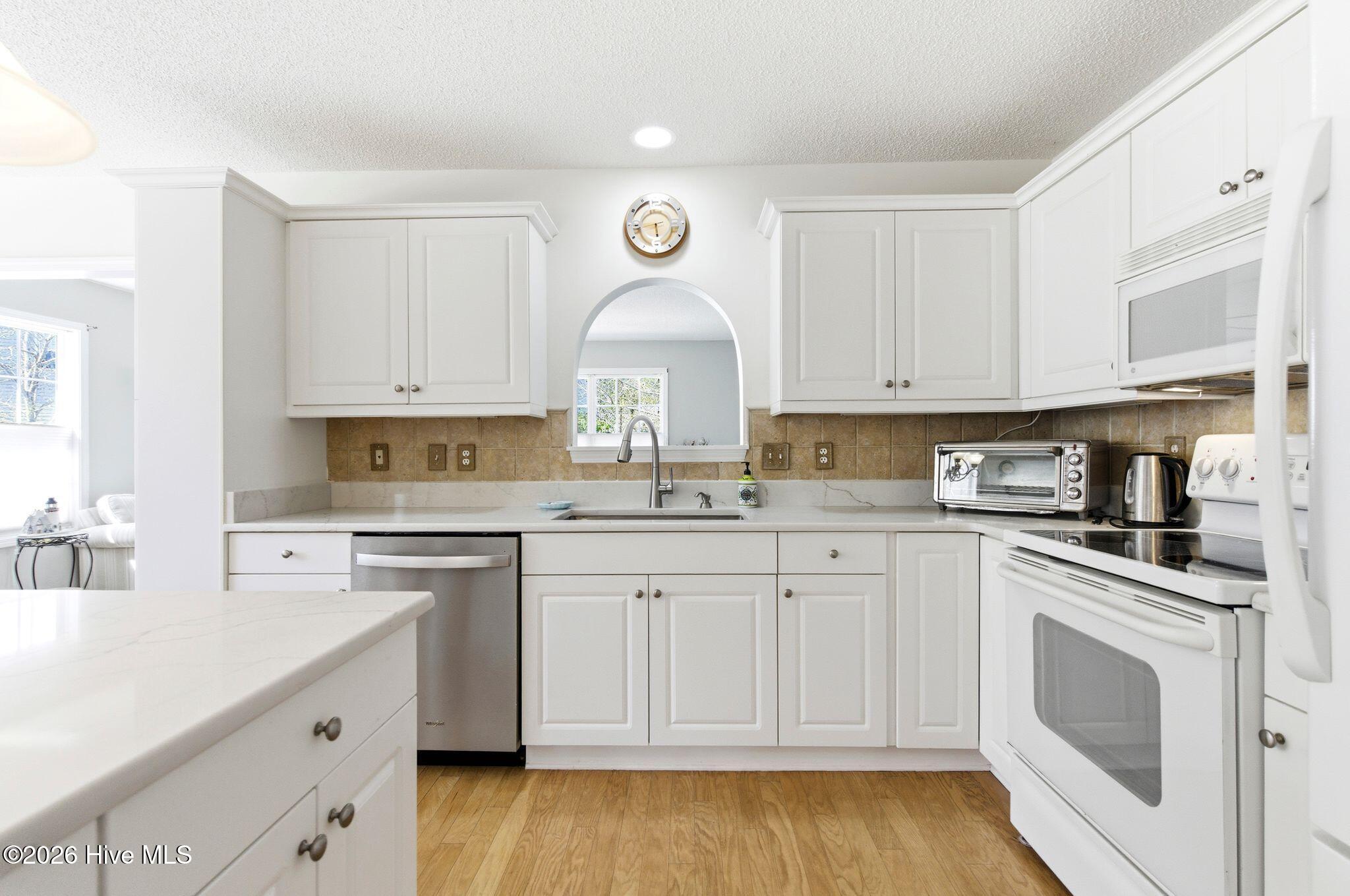 100562982 | Photo 25