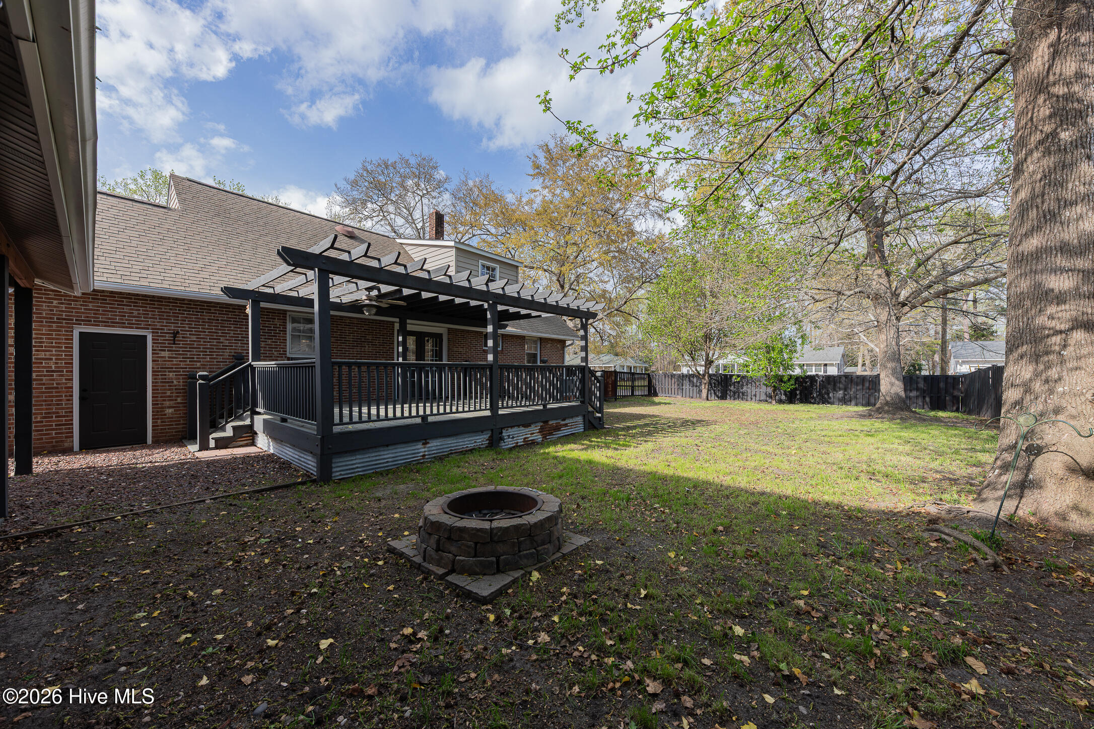 100563981 | Photo 49