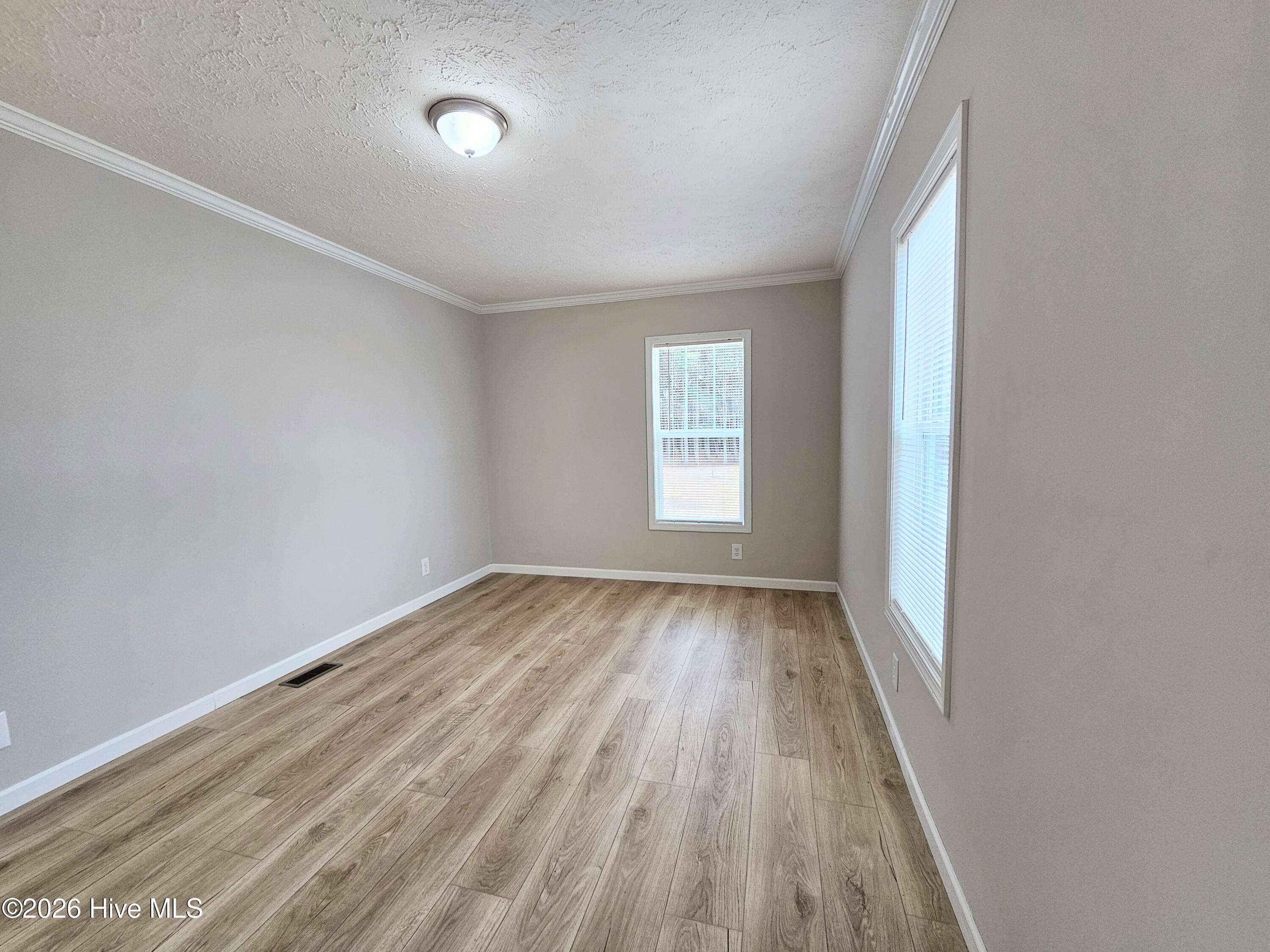 100559049 | Photo 17