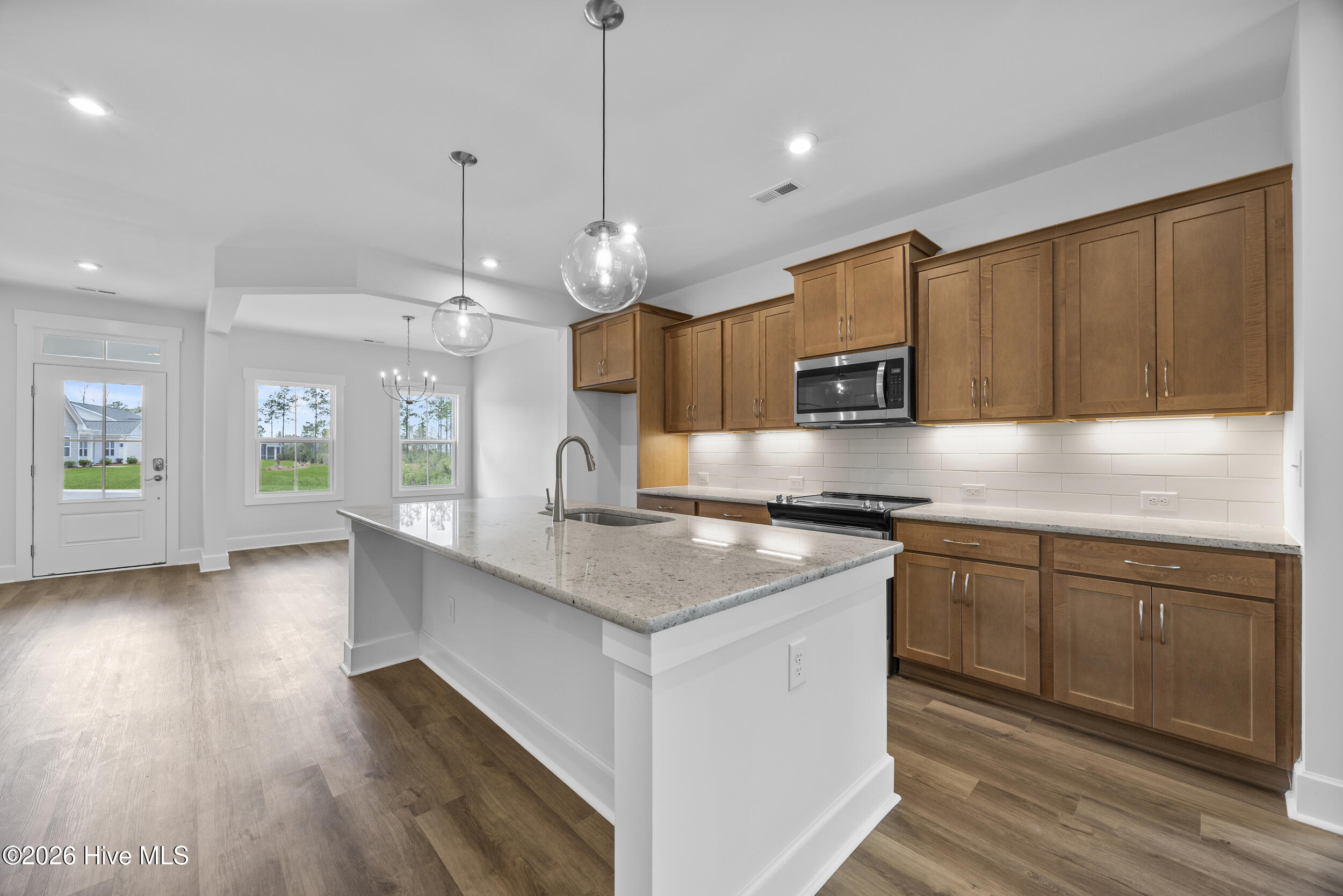 100523134 | Photo 11