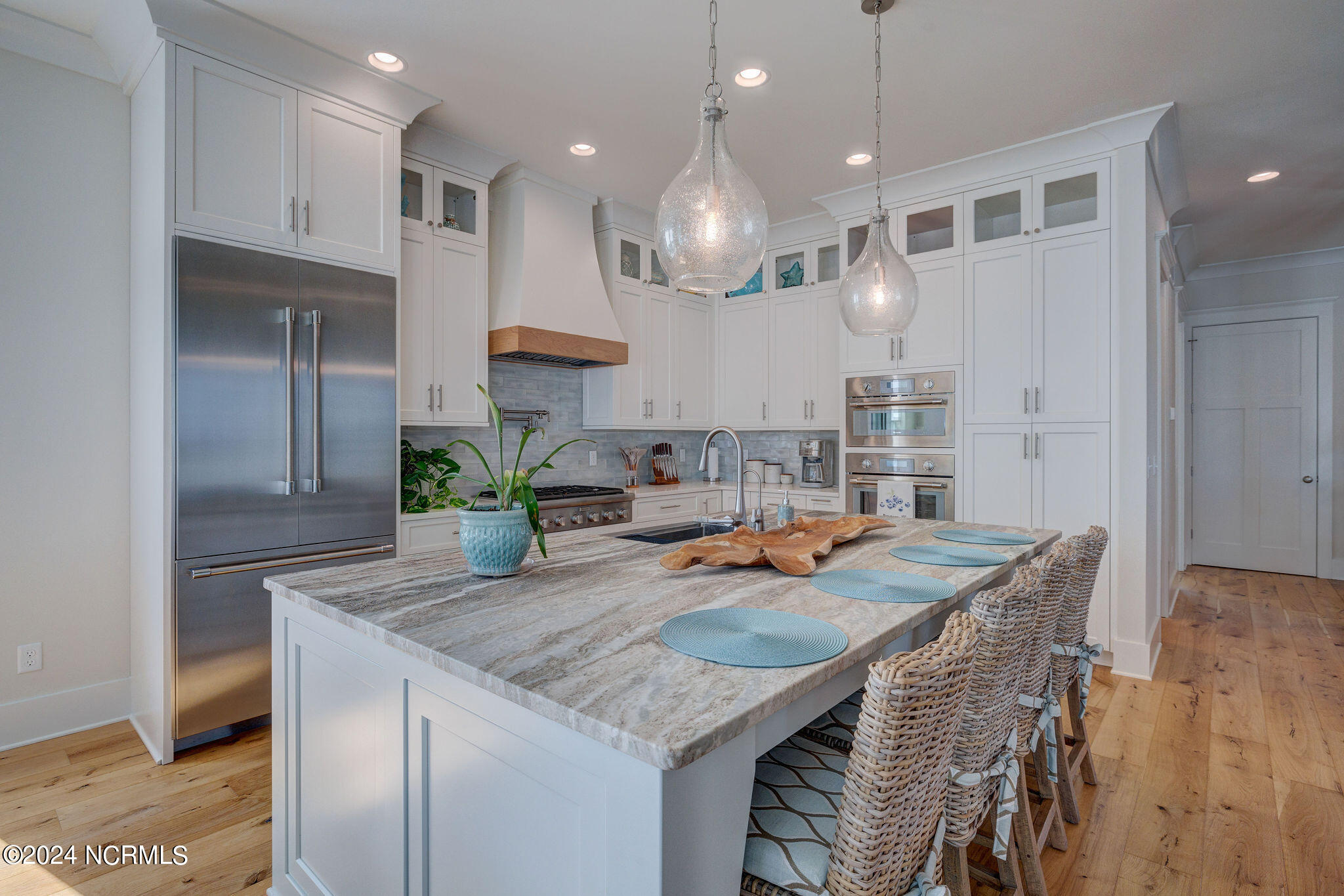 100547028 | Photo 21