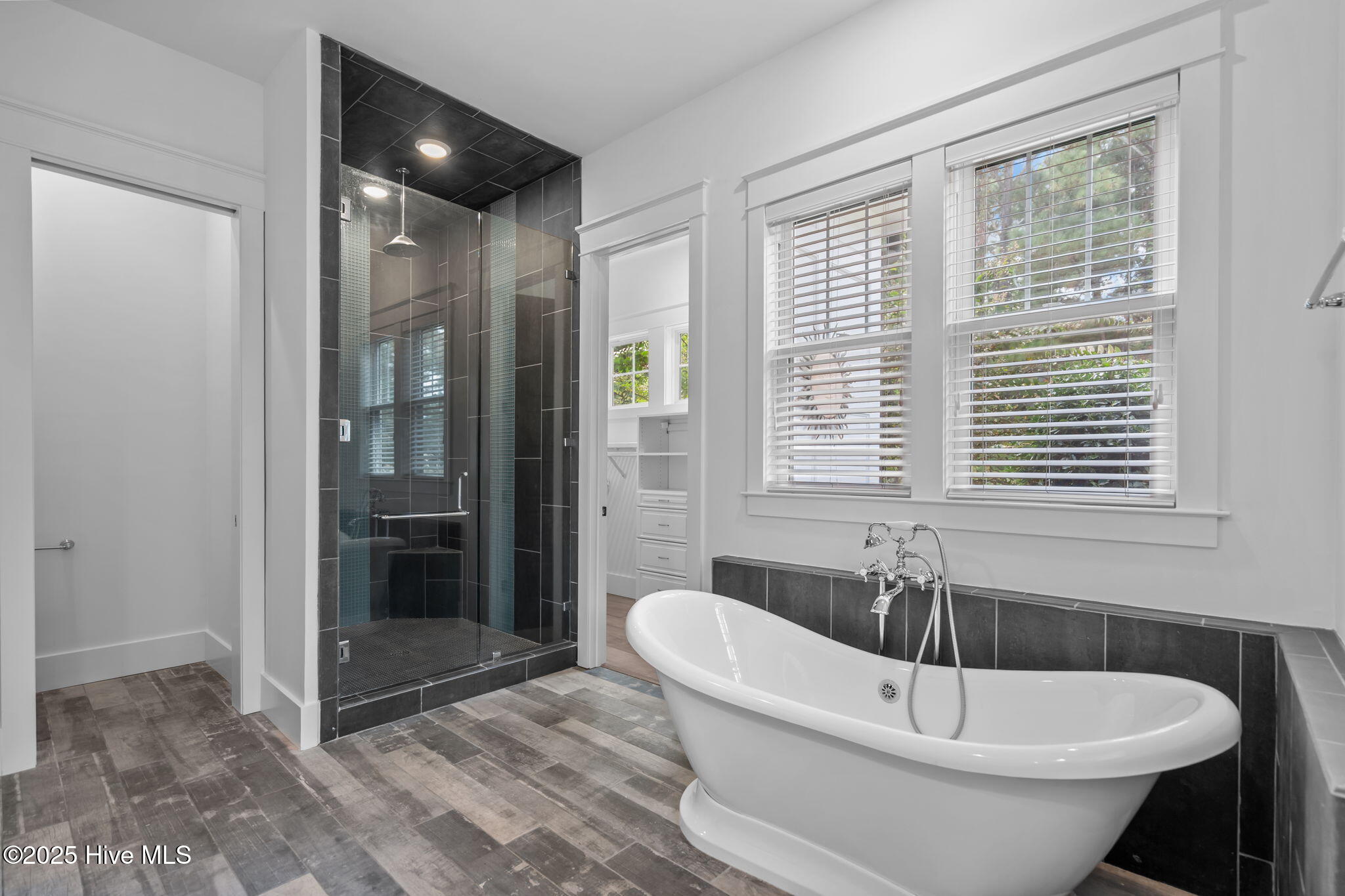 100532333 | Photo 38