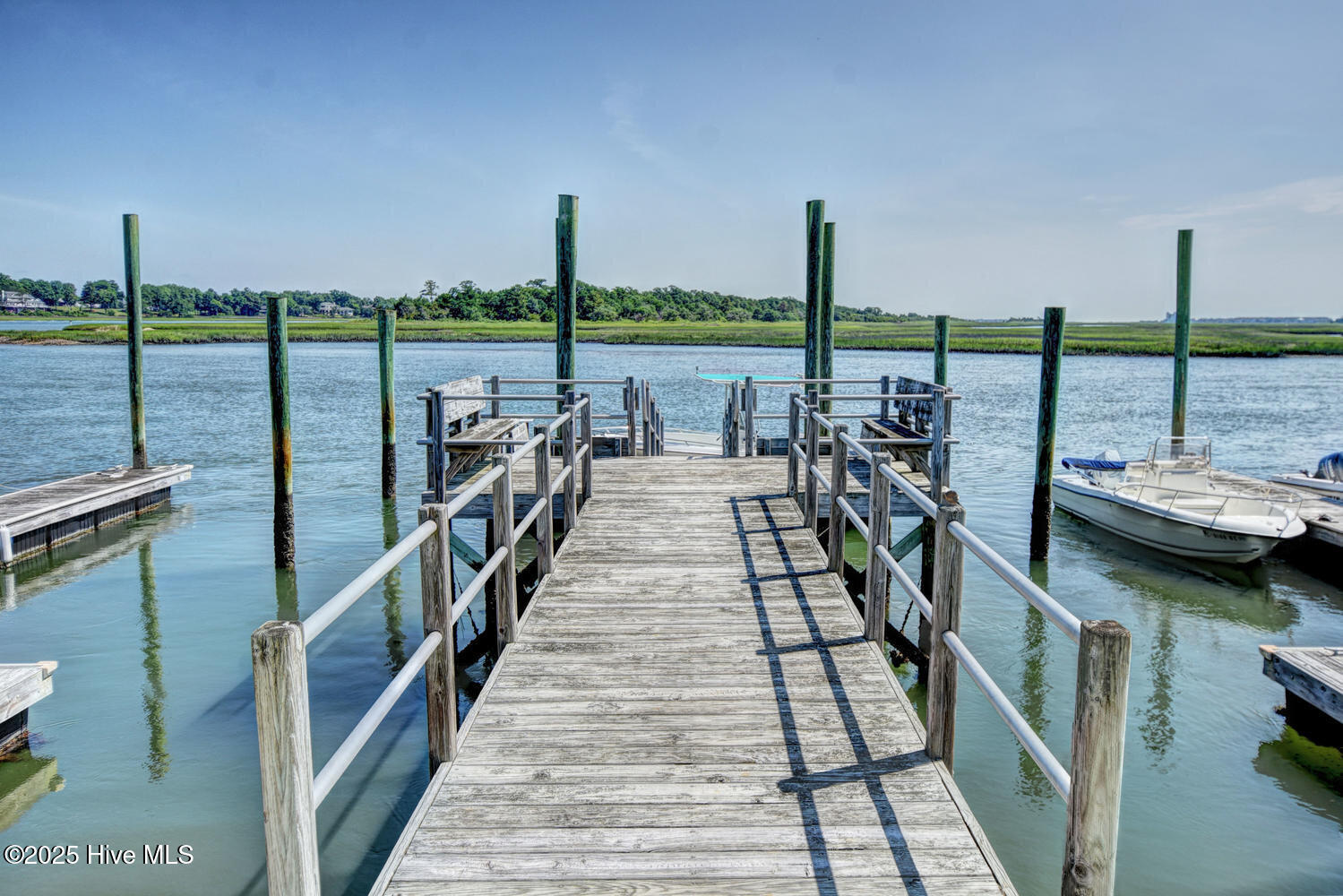 100532571 | Photo 44