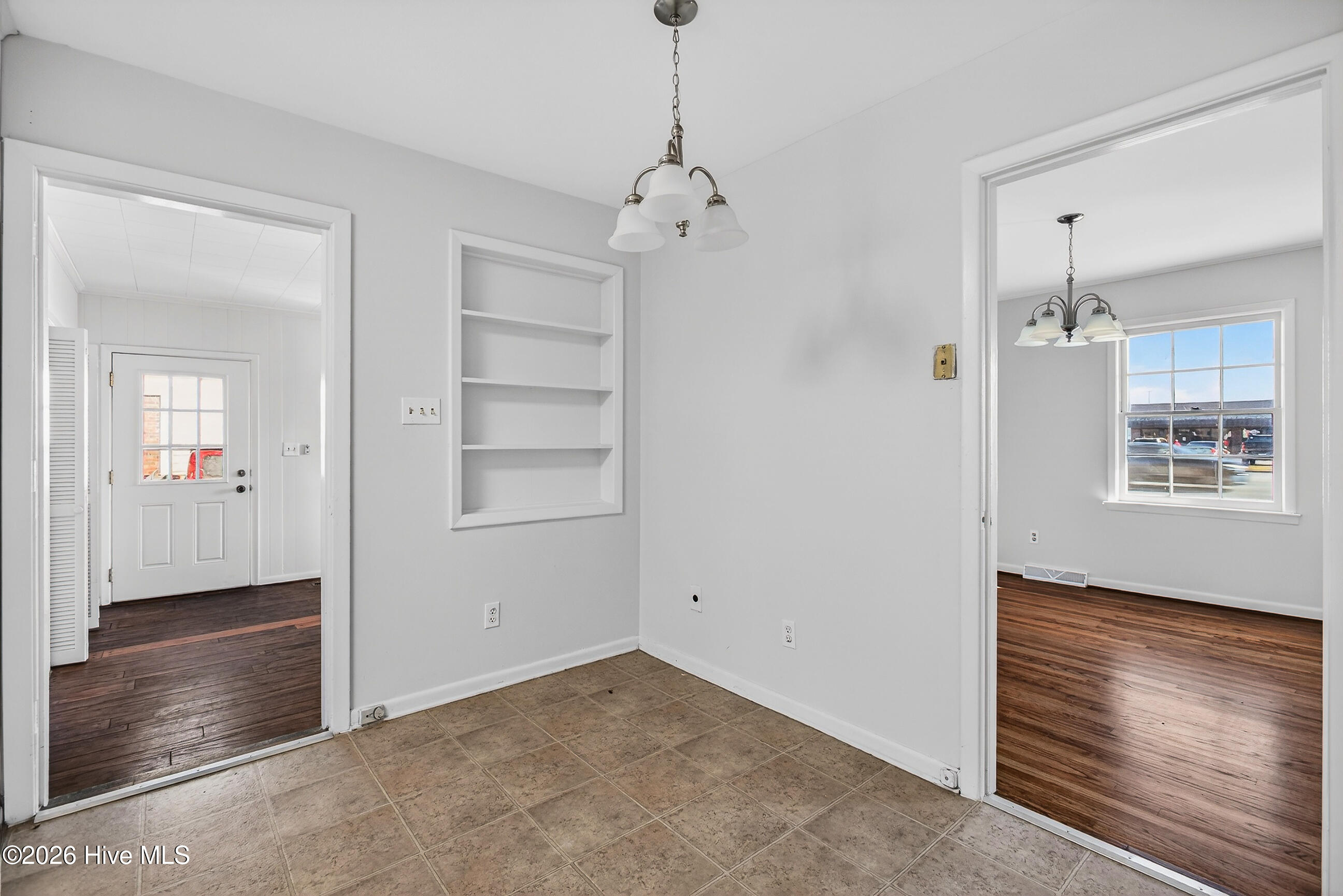 100548057 | Photo 13