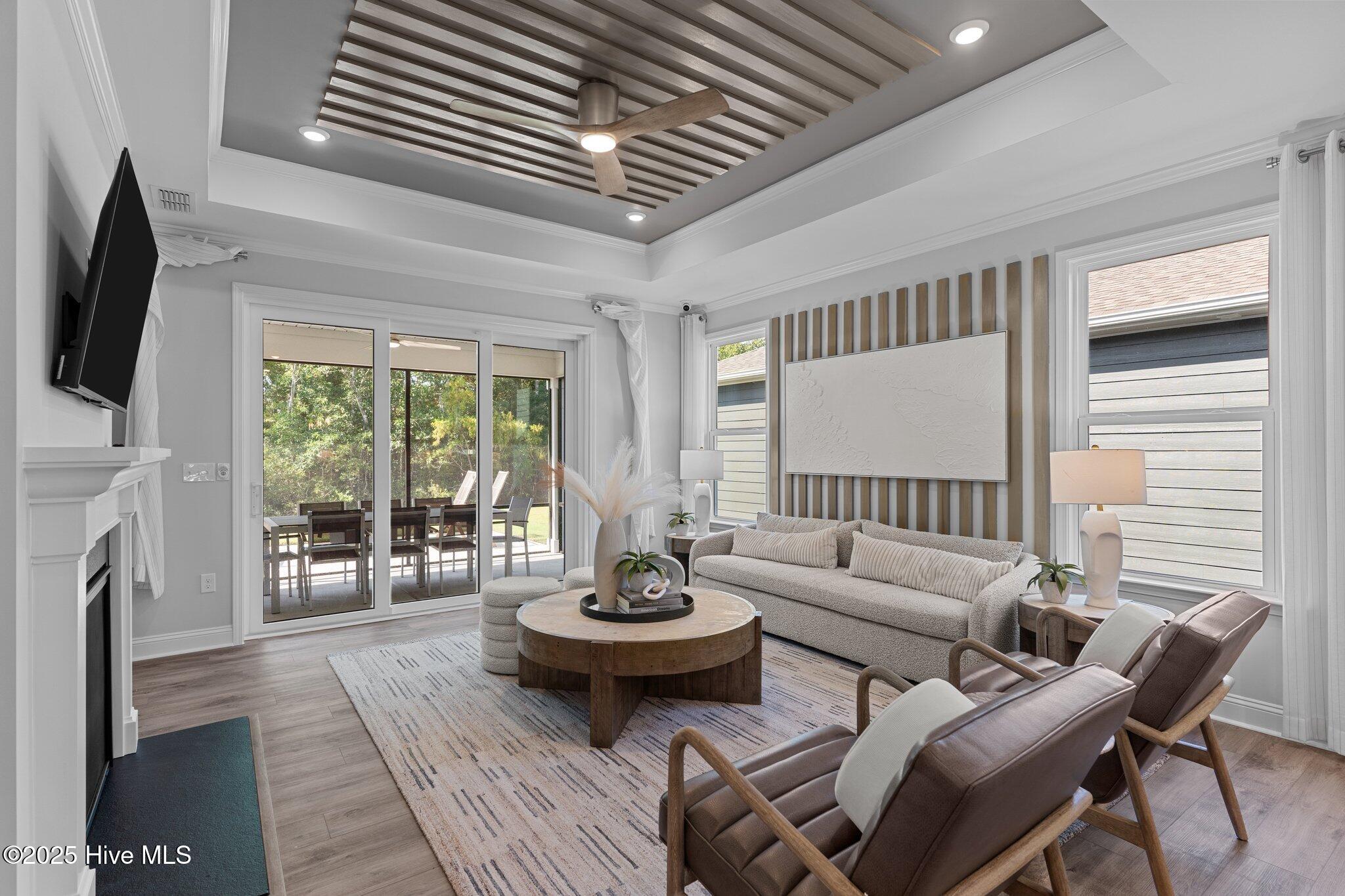 100570660 | Photo 10