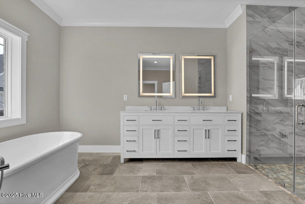 100509859 | Photo 42